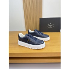 프라다(Prada) 나파 카프스킨 & 메탈 로고 스니커즈 신발
