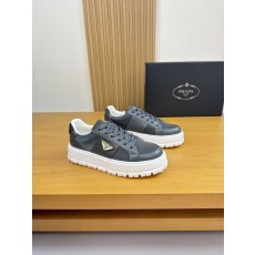 프라다(Prada) 폴리시드 카프스킨 & 실크 캔버스 스니커즈 신발