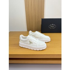 프라다(Prada) 폴리시드 카프스킨 & 실크 캔버스 스니커즈 신발
