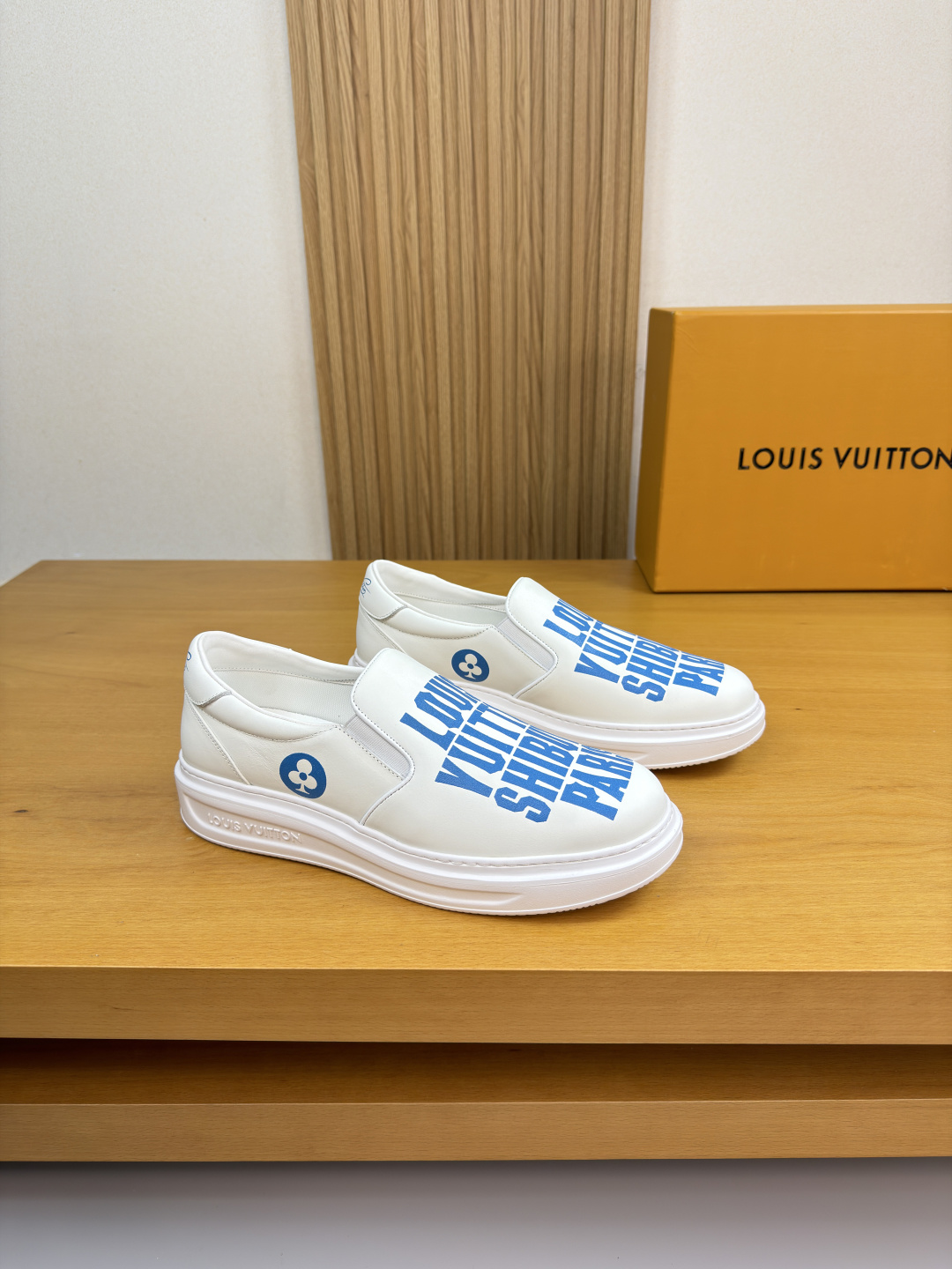 루이비통(LV) Louis Vuitton 나파 카프스킨 고주파 프린팅 슬립온 스니커즈 신발