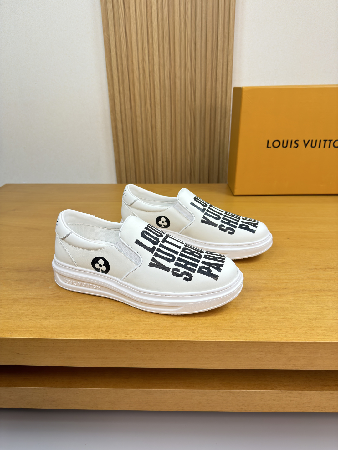 루이비통(LV) Louis Vuitton 나파 카프스킨 고주파 프린팅 슬립온 스니커즈 신발