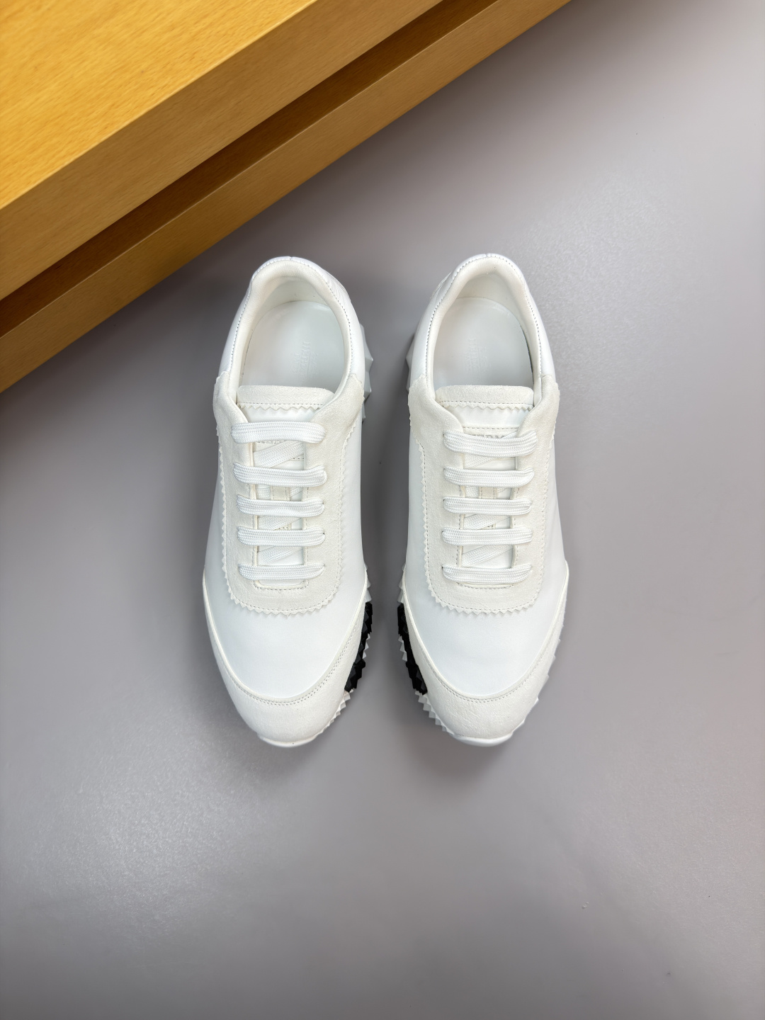 에르메스(Hermes) 나파 & 실키 스웨이드 스니커즈 신발