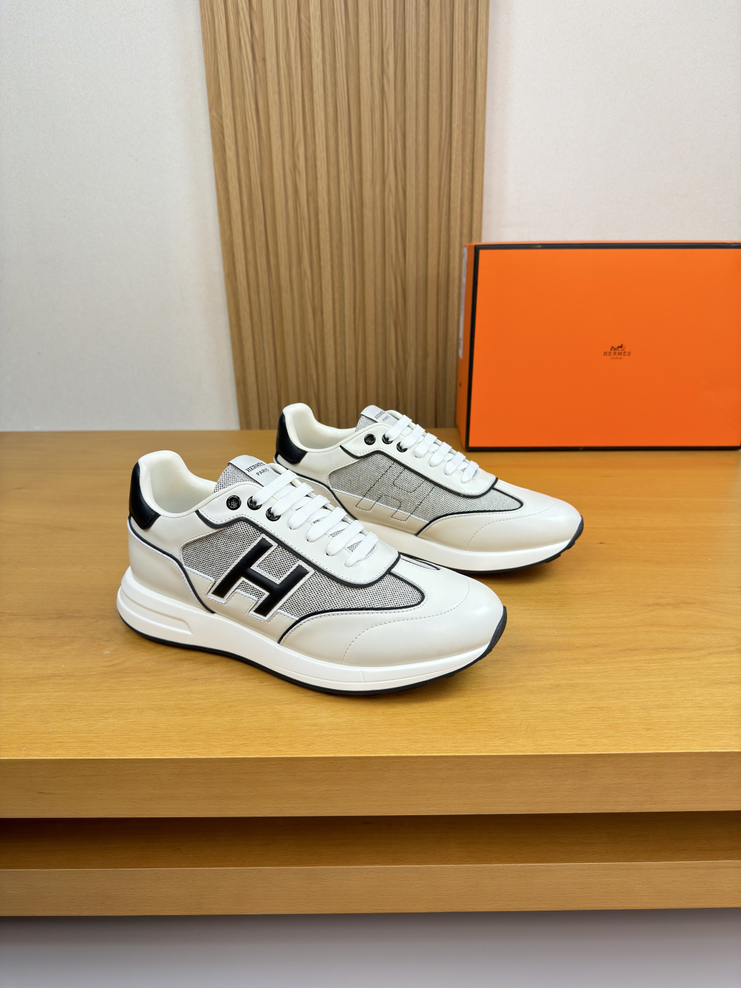 에르메스(Hermes) 나파 가죽 & 실크 캔버스 스니커즈 신발