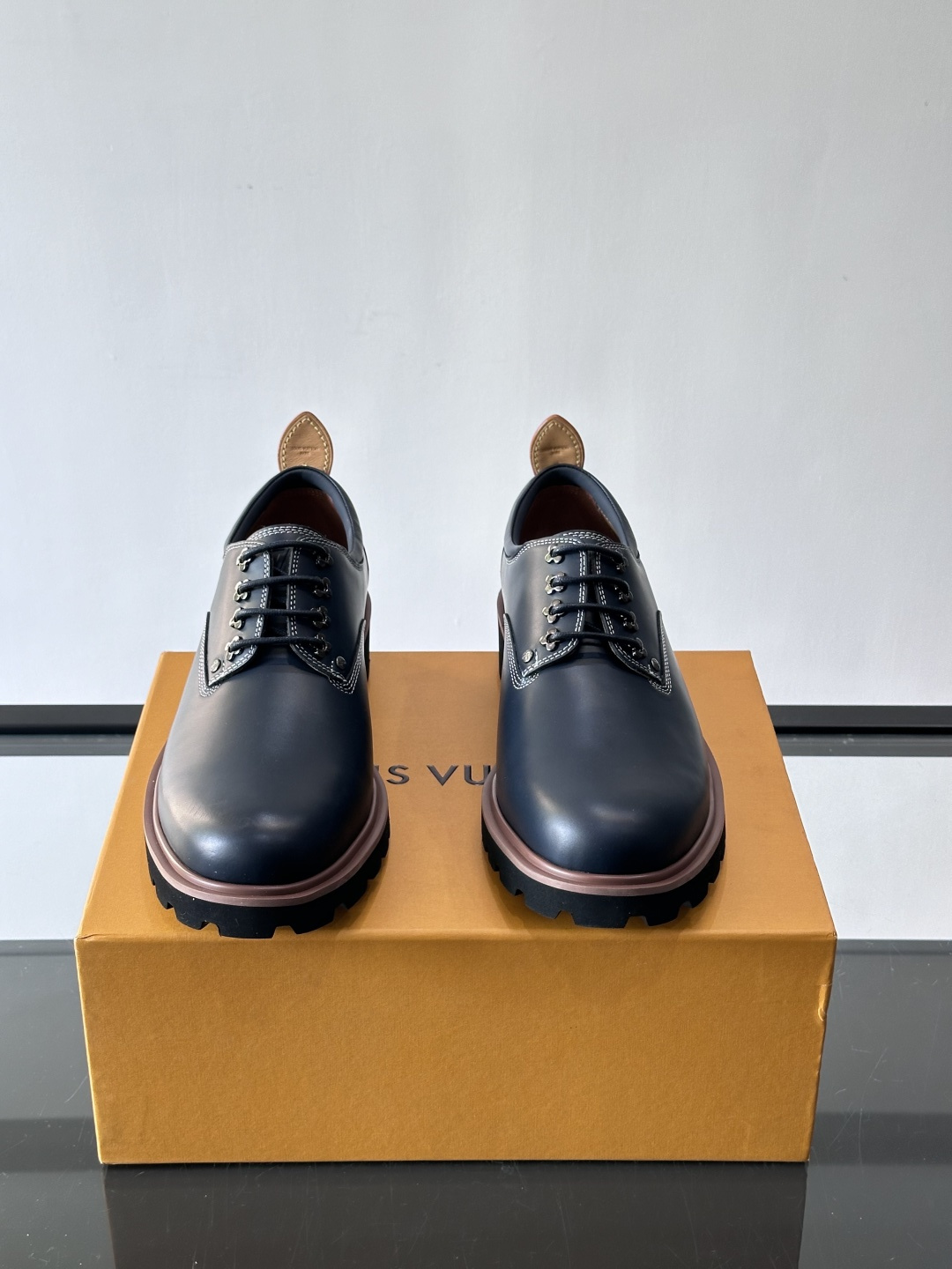 LV 루이비통 모먼츠(Moments) 스티치 포인트 레더 로퍼 구두 신발