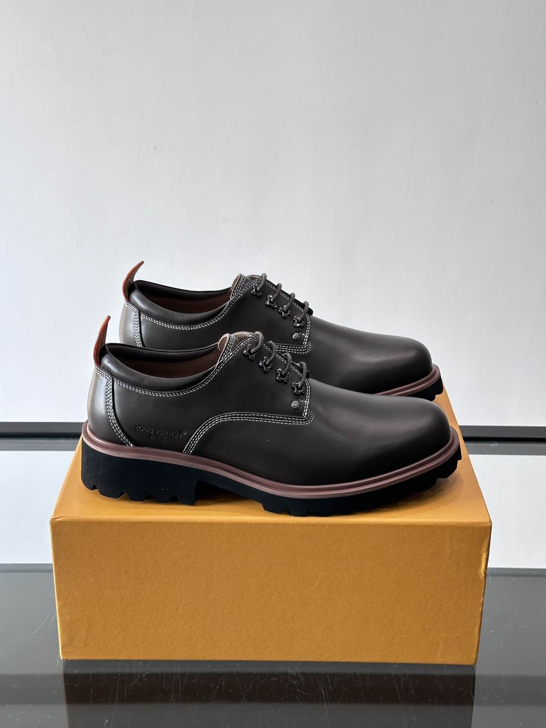 LV 루이비통 모먼츠(Moments) 스티치 포인트 레더 로퍼 구두 신발