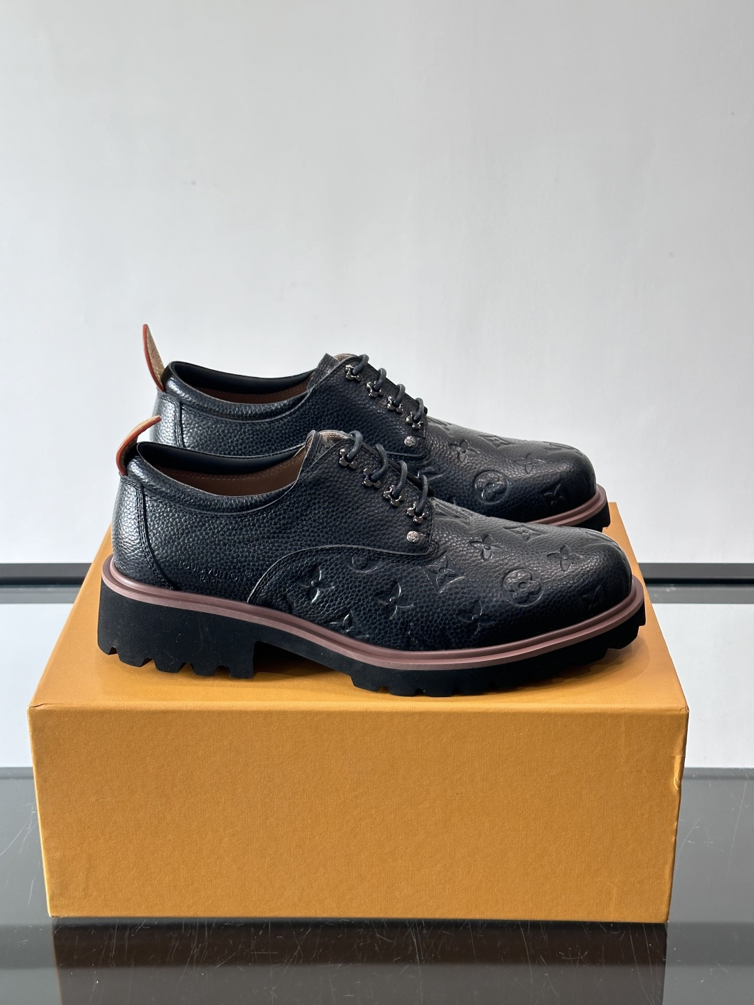 LV 루이비통 모먼츠(Moments) 스티치 포인트 레더 로퍼 구두 신발