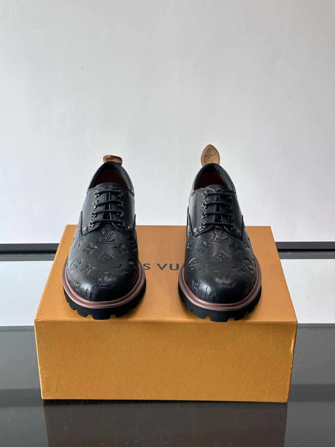 LV 루이비통 모먼츠(Moments) 스티치 포인트 레더 로퍼 구두 신발