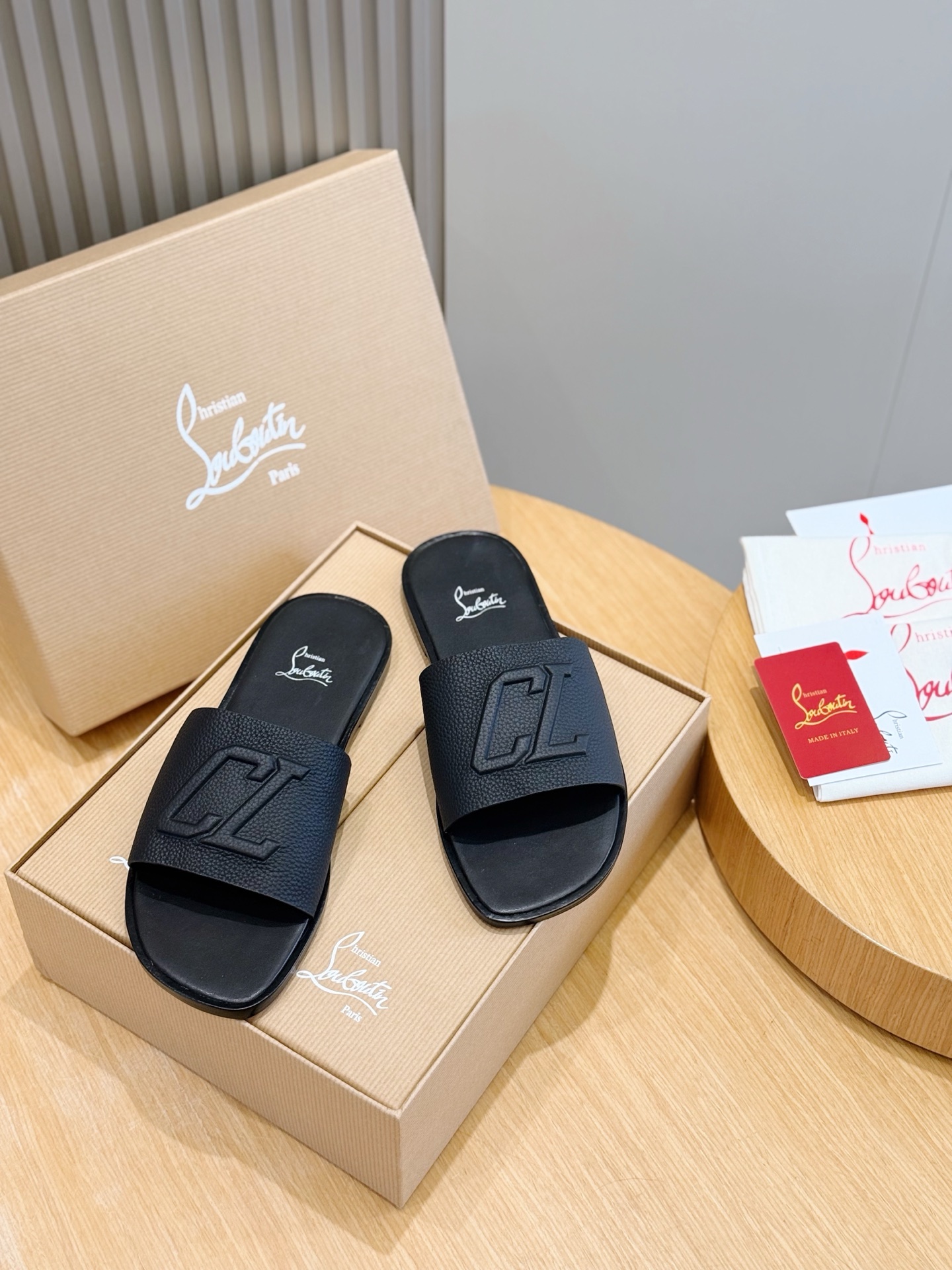 Christian Louboutin(CL) 크리스찬 루부탱 시그니처 레드 솔 레더 샌들 슬리퍼 신발