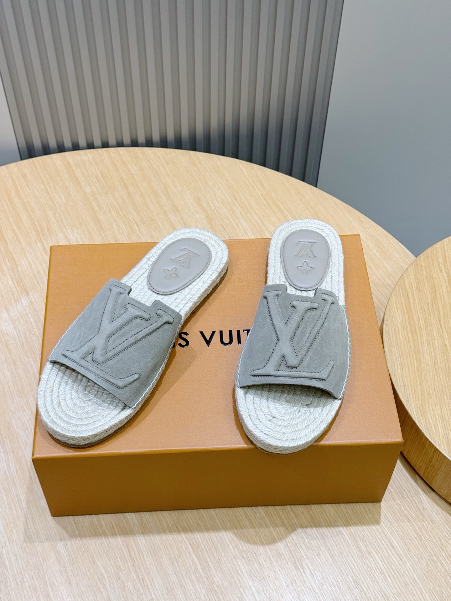 LV 루이비통 로고 주트(Jute) 슬라이드 슬리퍼 샌들 신발