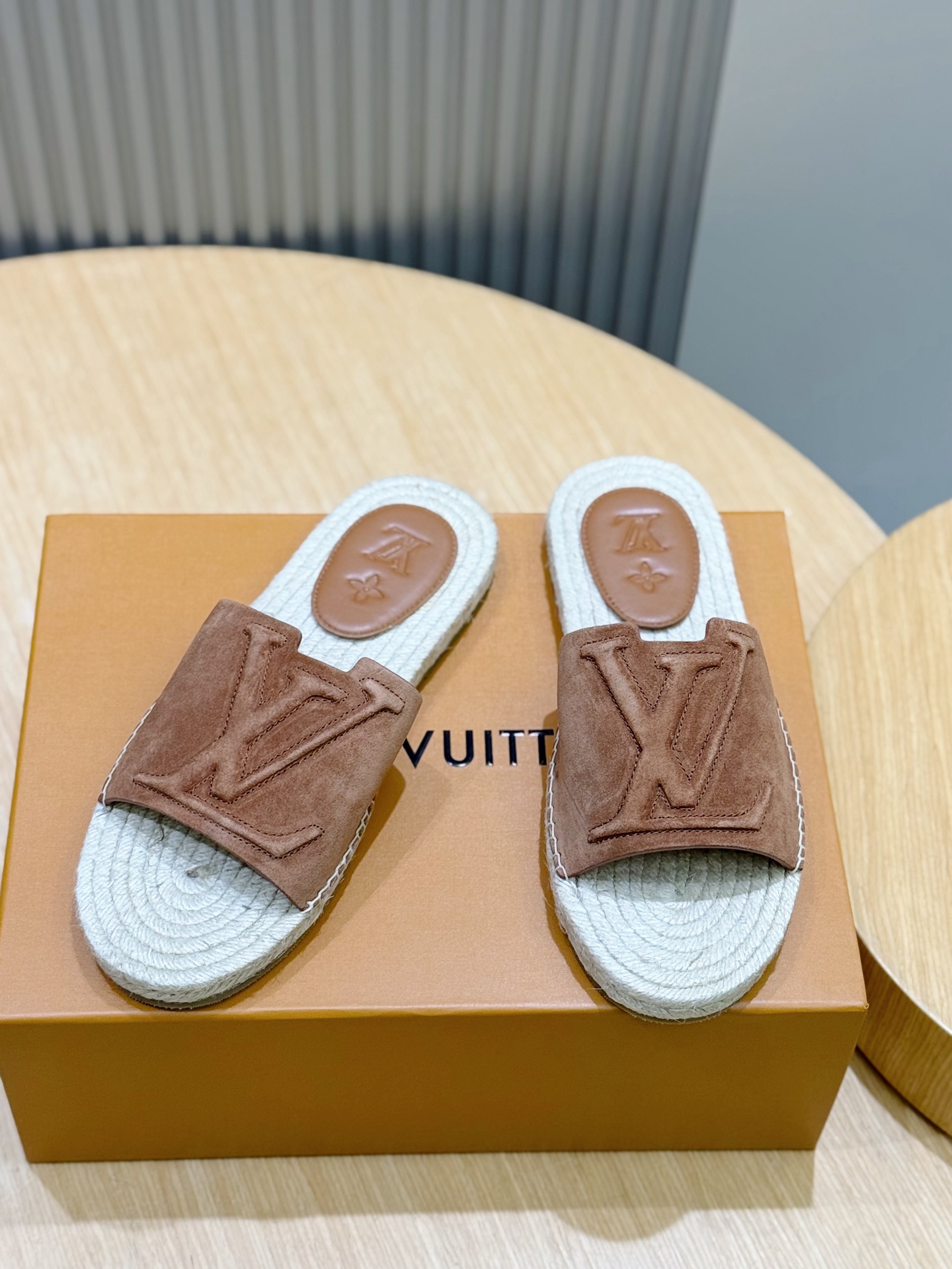 LV 루이비통 로고 주트(Jute) 슬라이드 슬리퍼 샌들 신발