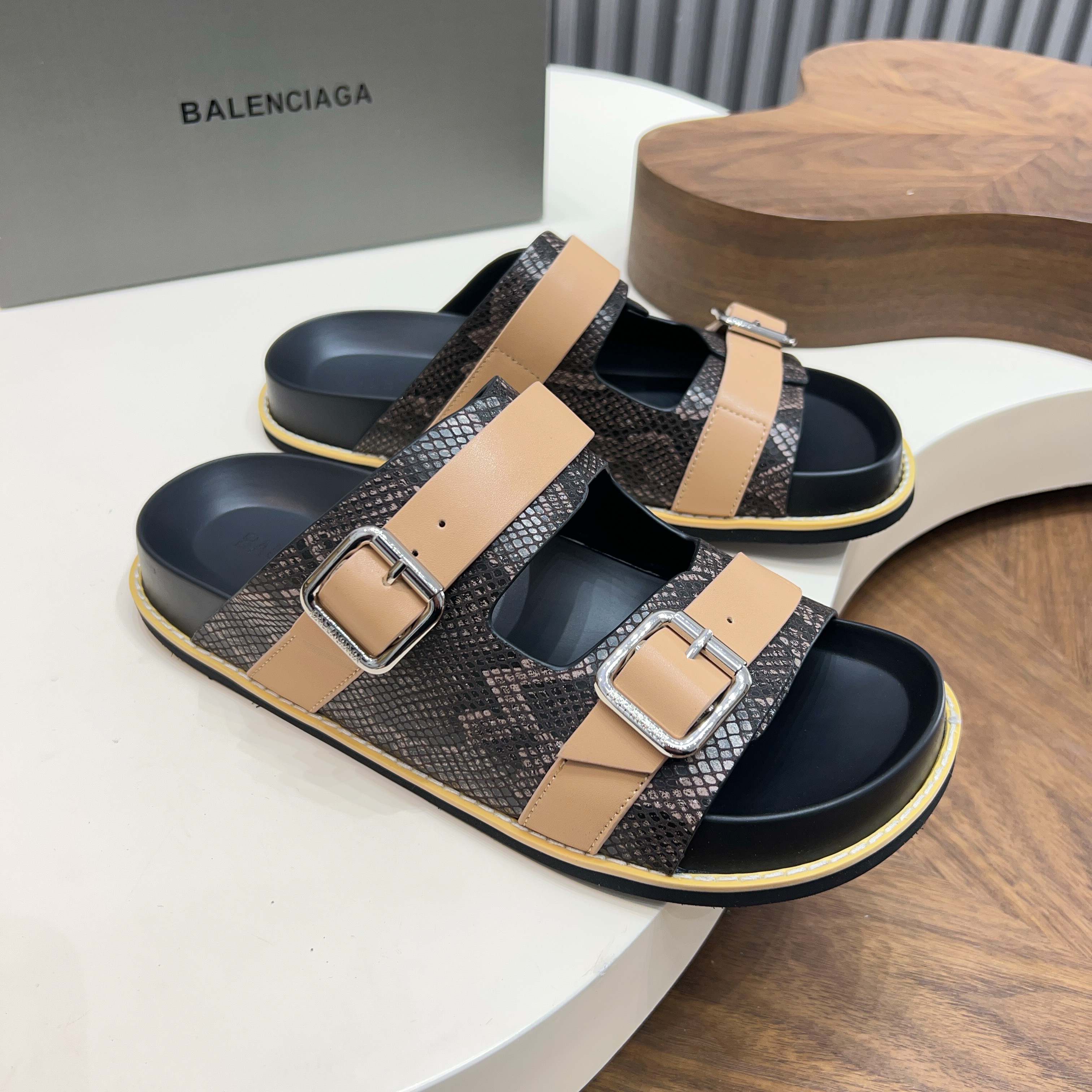 발렌시아가(Balenciaga) 빈티지 스네이크 패턴 버클 샌들 신발