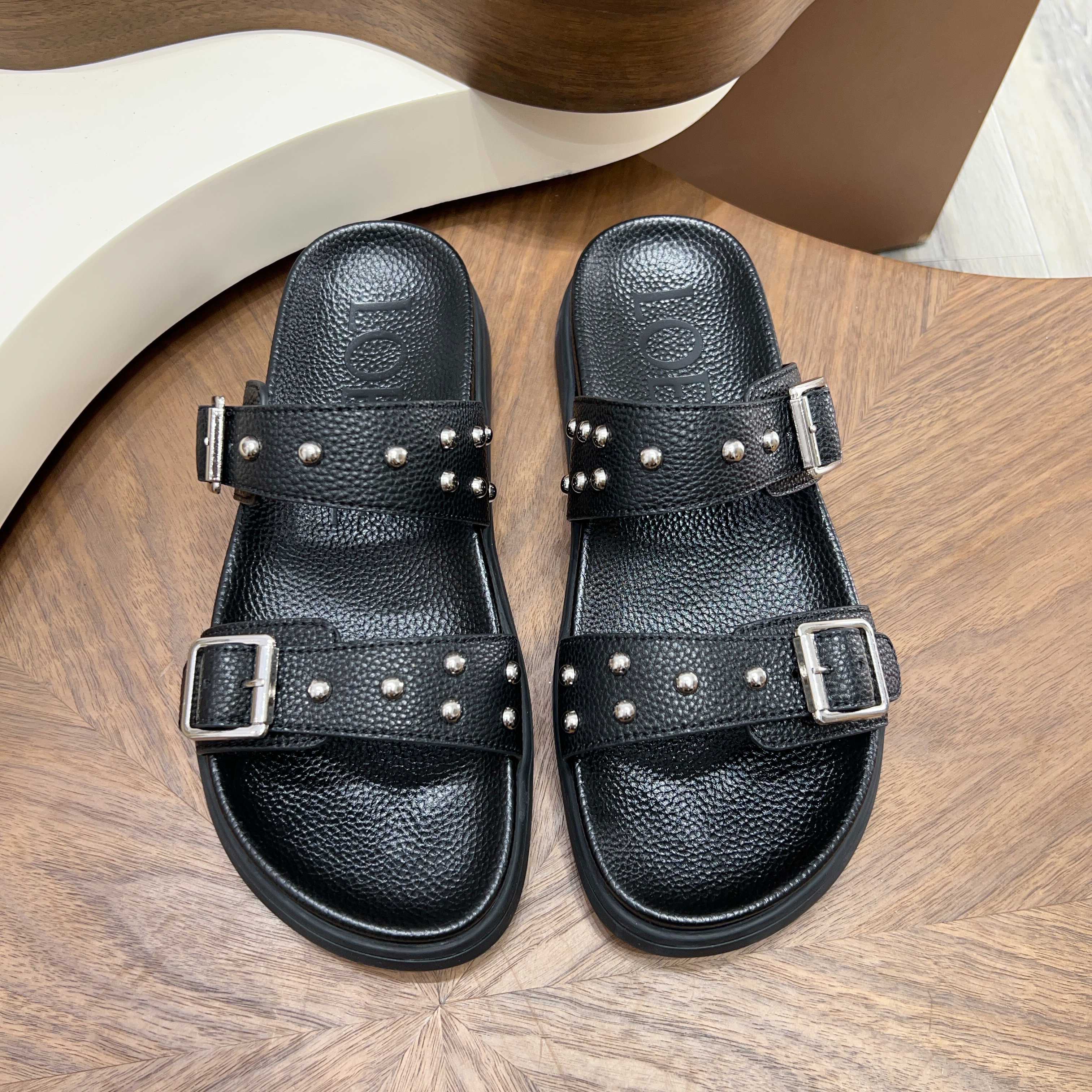 로에베(Loewe) 메탈 징 포인트 더블 스트랩 샌들 슬리퍼 신발