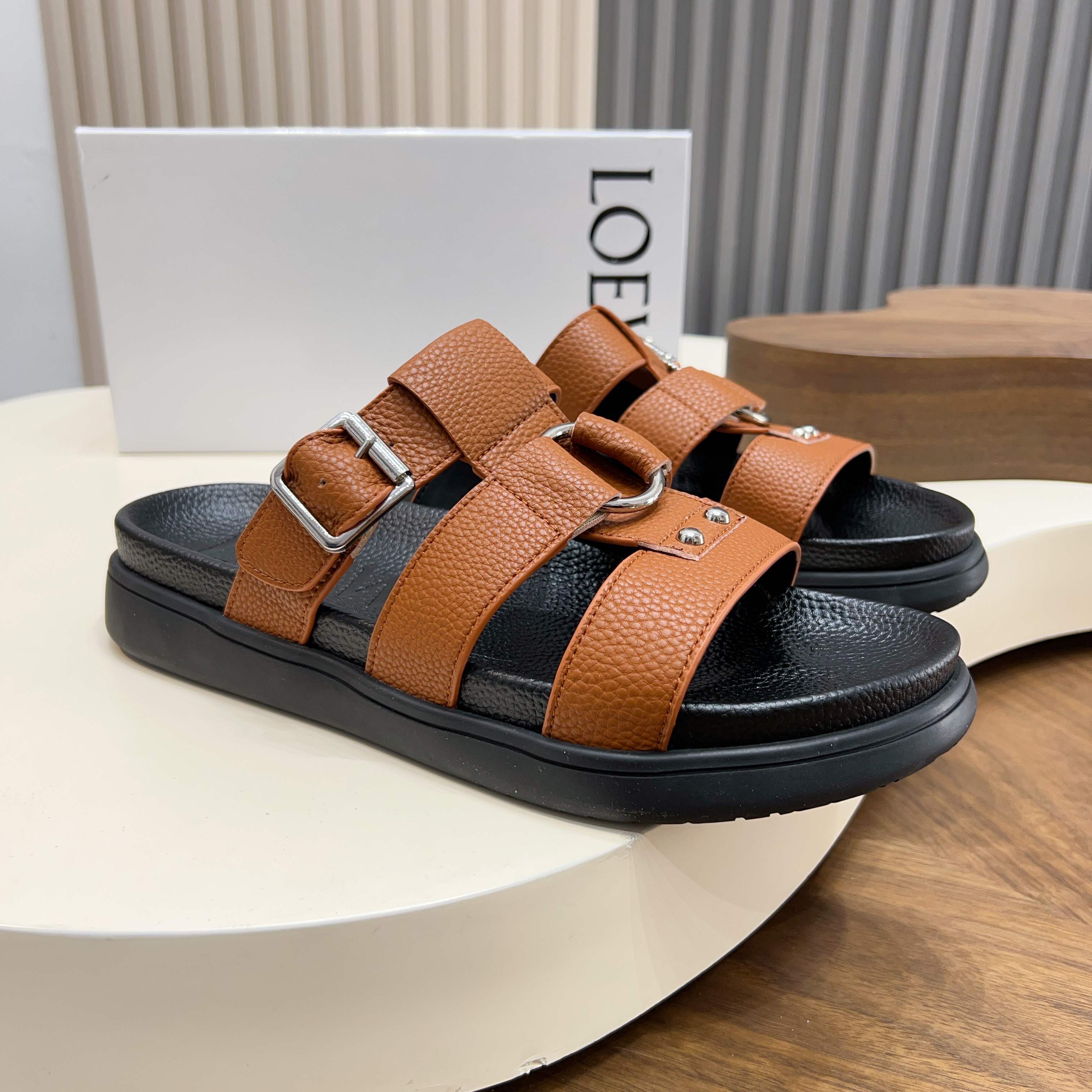 로에베(Loewe) 메탈 징 포인트 더블 스트랩 샌들 슬리퍼 신발