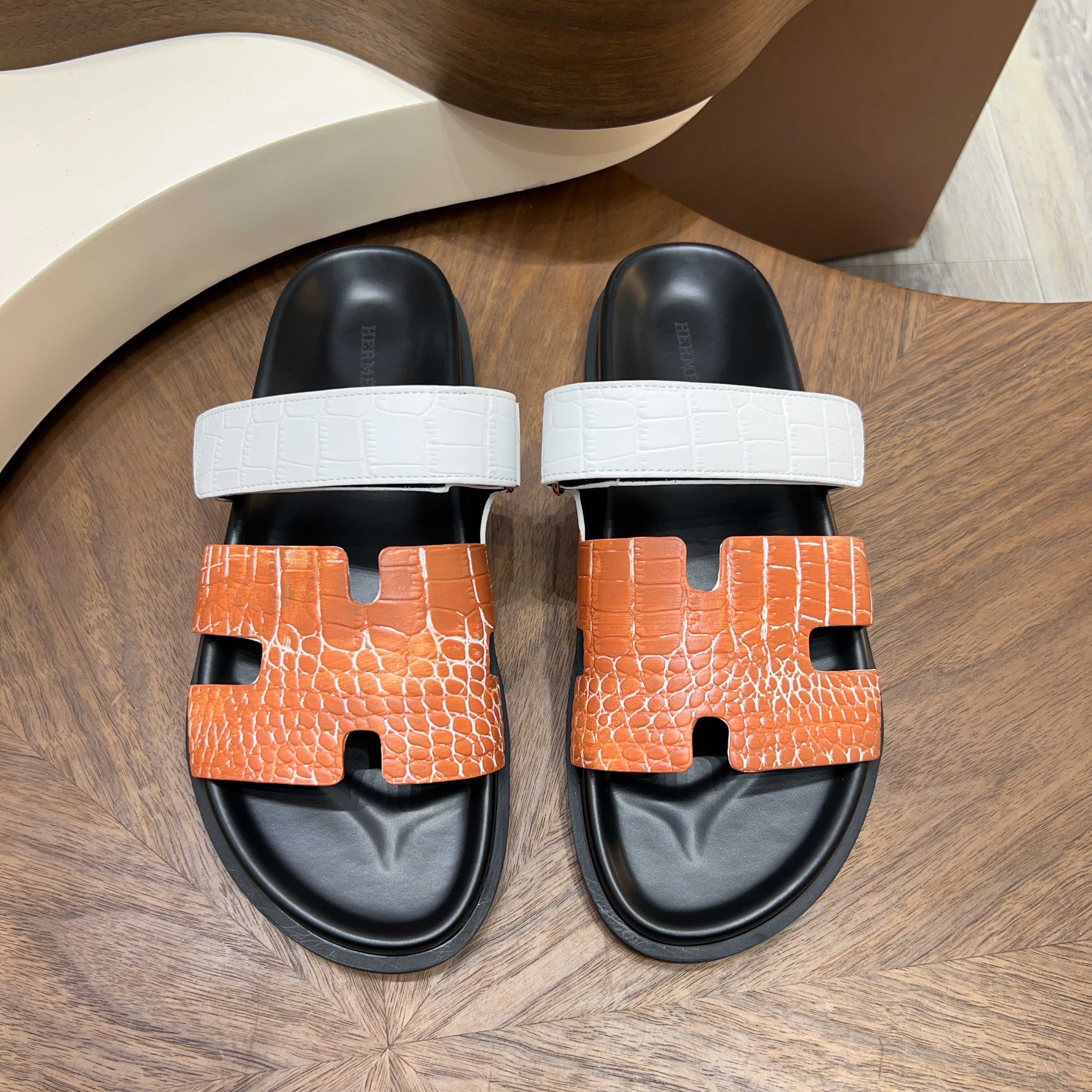에르메스(Hermes) 슬라이드 슬리퍼 샌들 신발