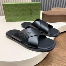 구찌(Gucci) 시그니처 카프스킨 엠보싱 슬라이드 슬리퍼 신발