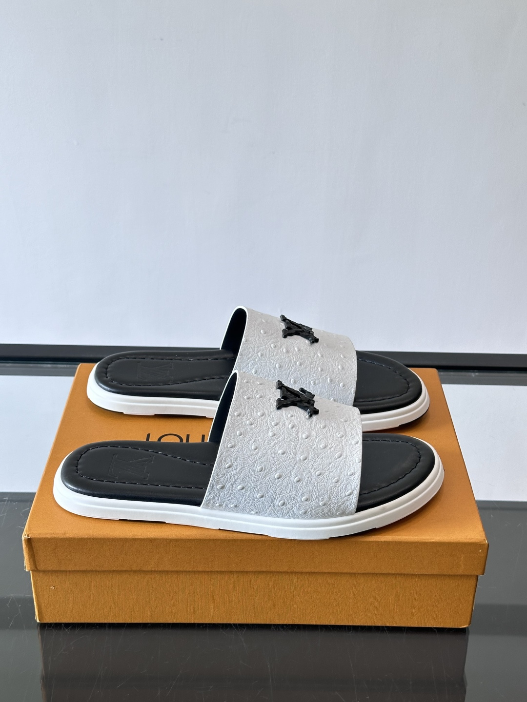 LV 루이비통 컬렉션 미니멀 플랫 슬라이드 슬리퍼 샌들 신발