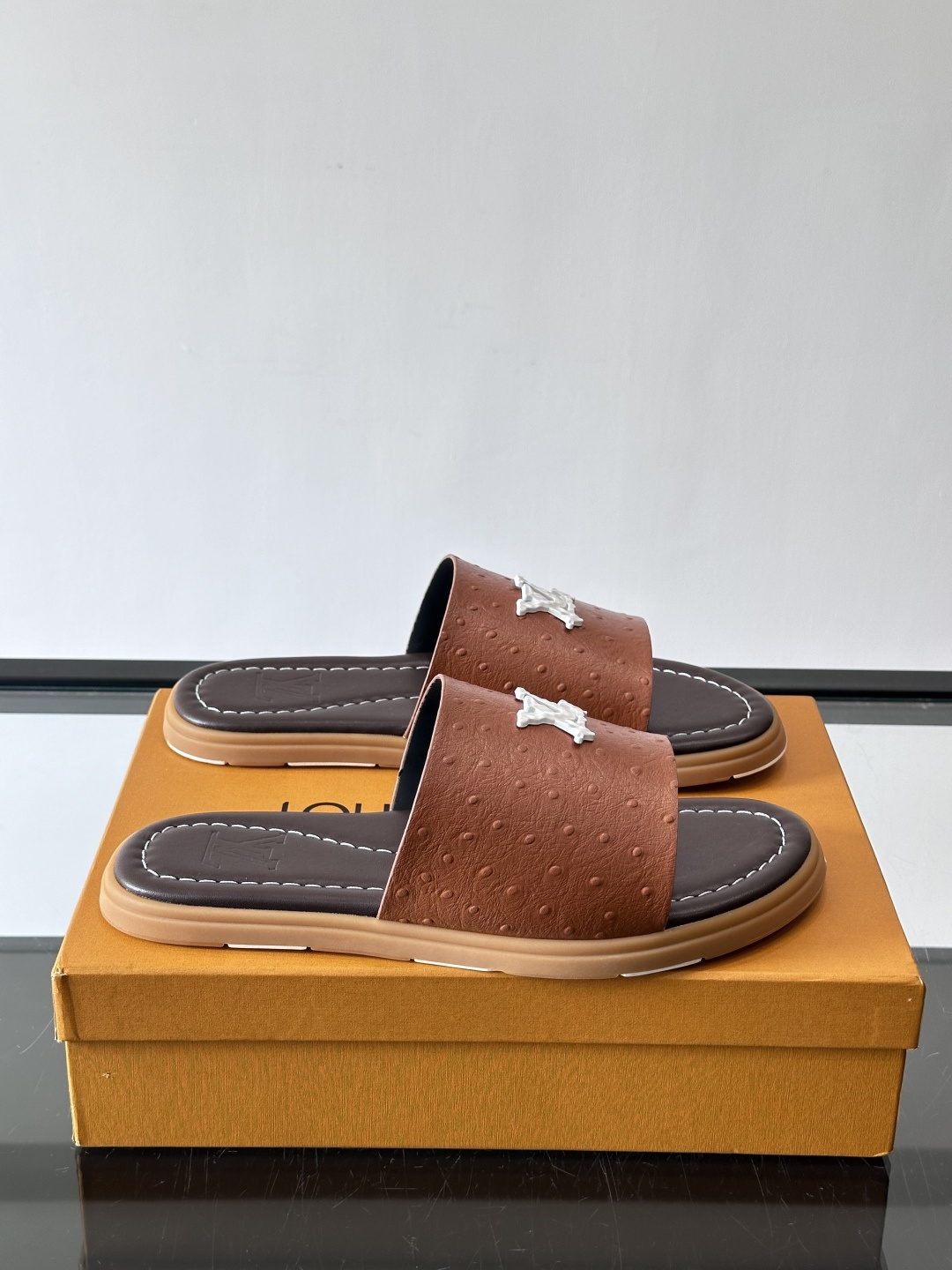 LV 루이비통 컬렉션 미니멀 플랫 슬라이드 슬리퍼 샌들 신발