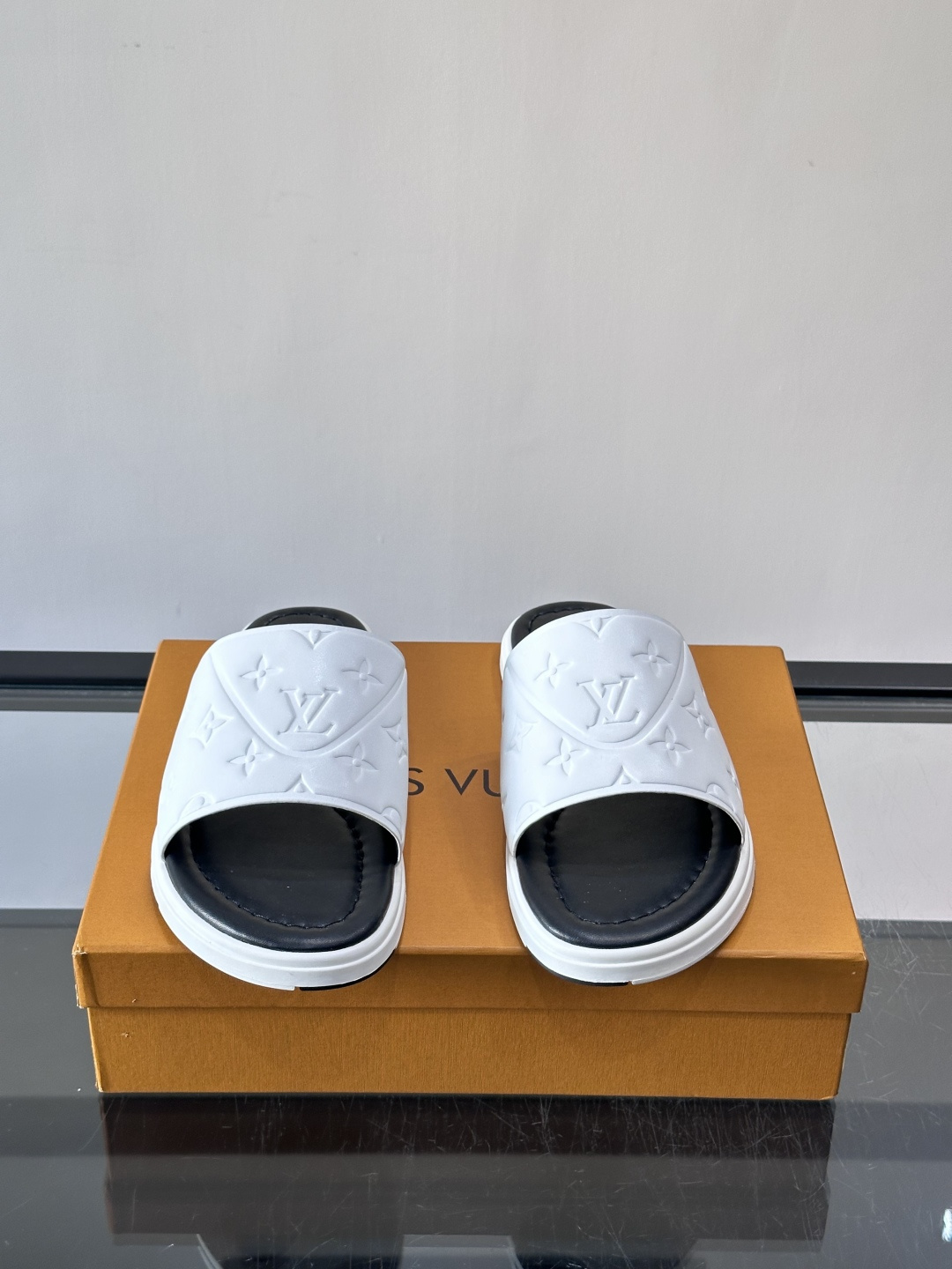 LV 루이비통 컬렉션 미니멀 플랫 슬라이드 슬리퍼 샌들 신발