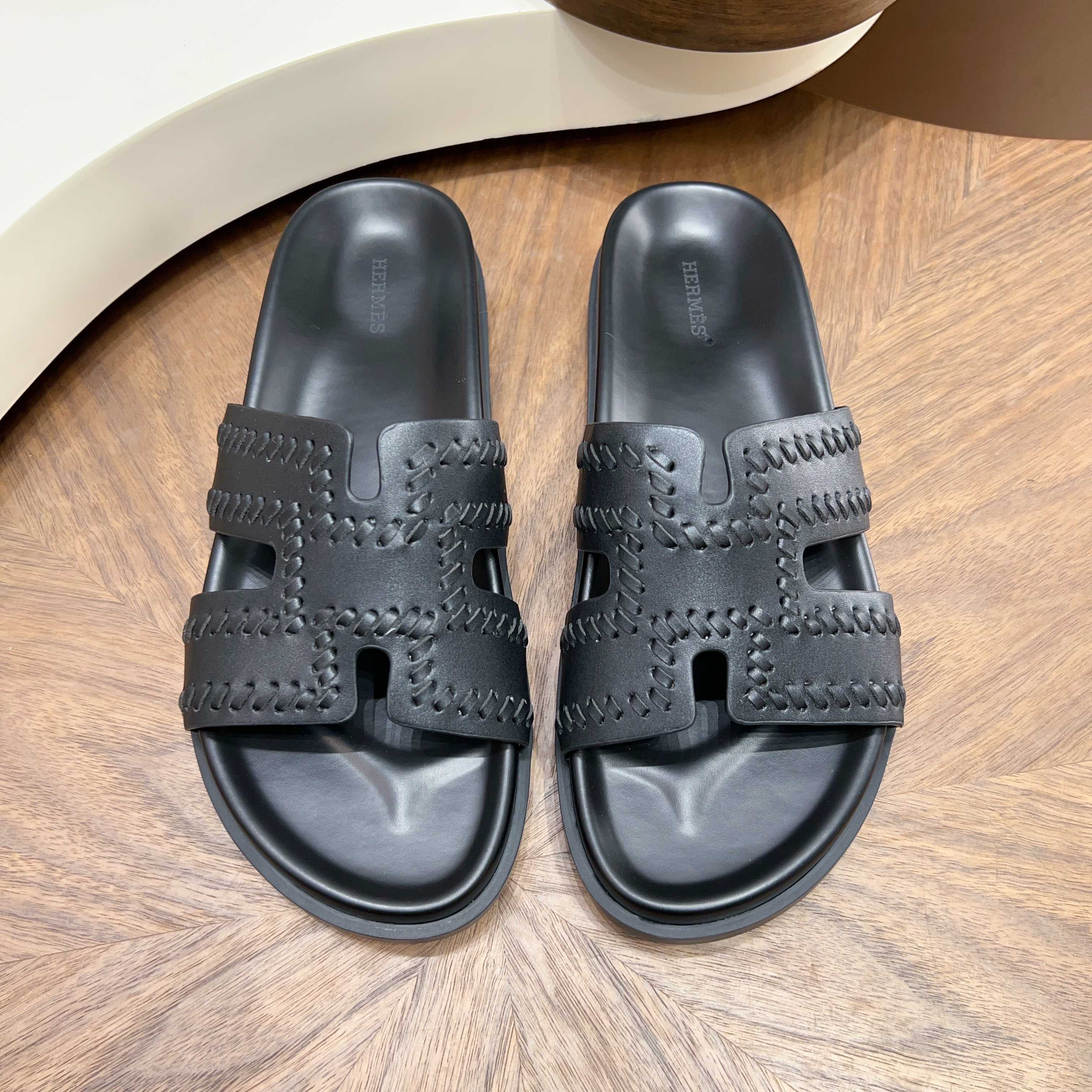 에르메스(Hermes) 수공예 가죽 스트랩 H-버클 샌들 슬리퍼 신발