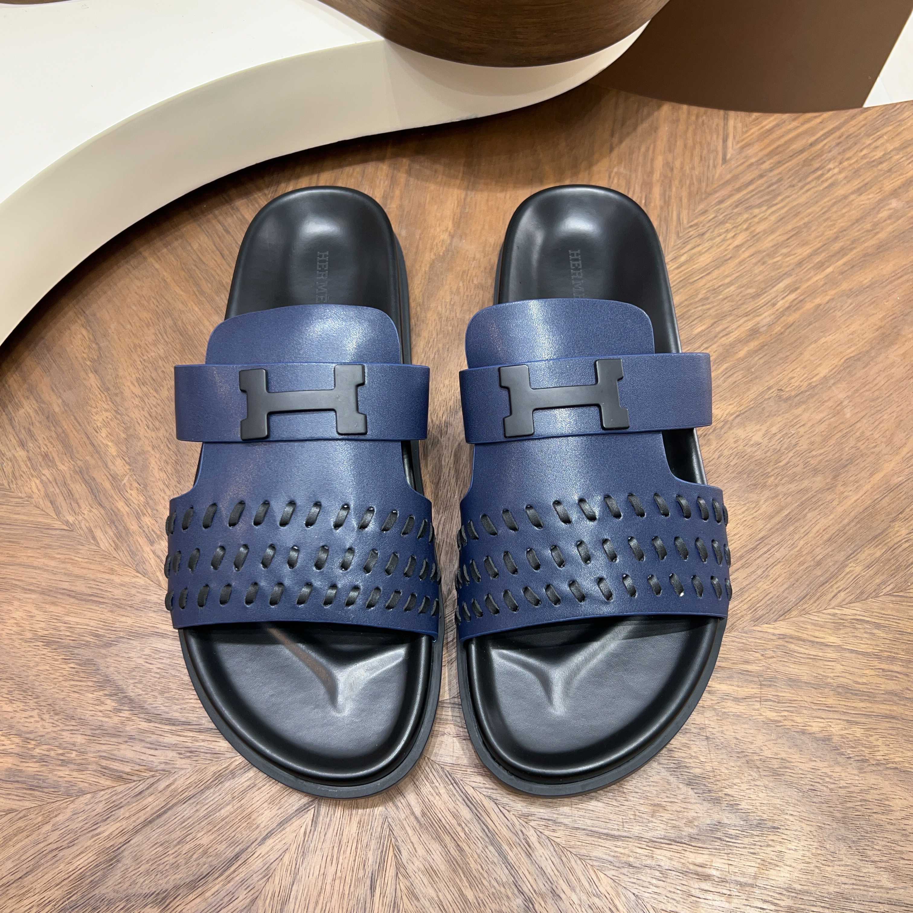 에르메스(Hermes) 수공예 가죽 스트랩 H-버클 샌들 슬리퍼 신발