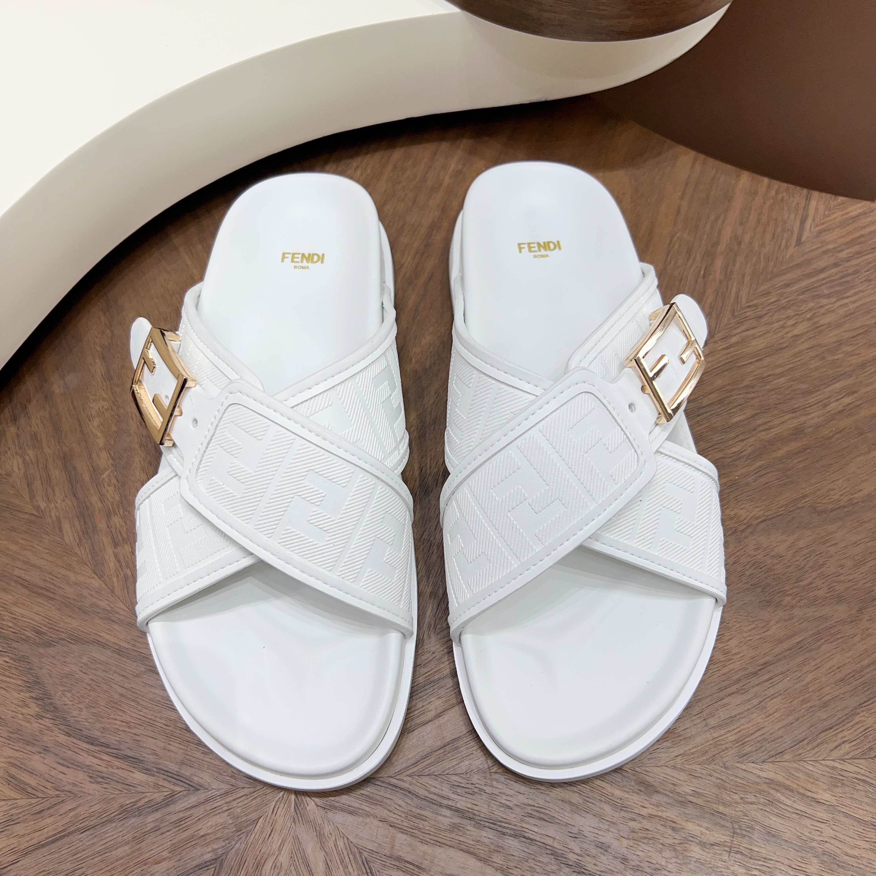 Fendi 펜디 시그니처 엠보싱 레더 샌들 슬리퍼 신발