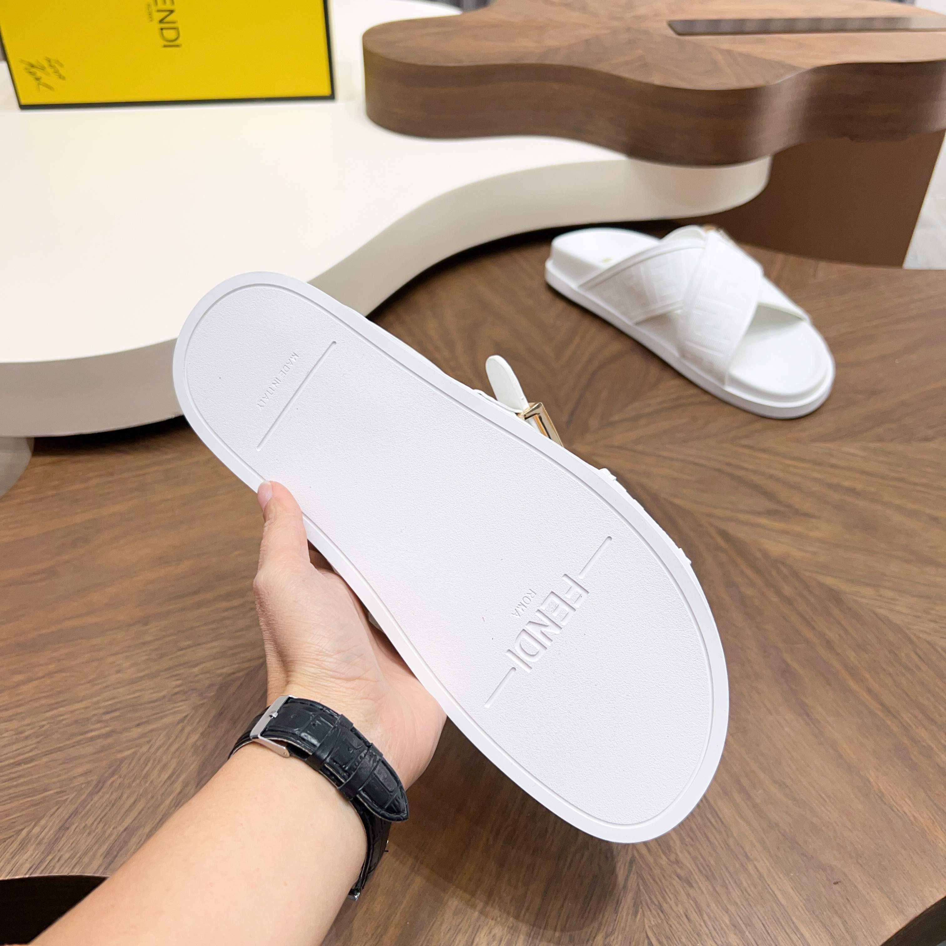 Fendi 펜디 시그니처 엠보싱 레더 샌들 슬리퍼 신발