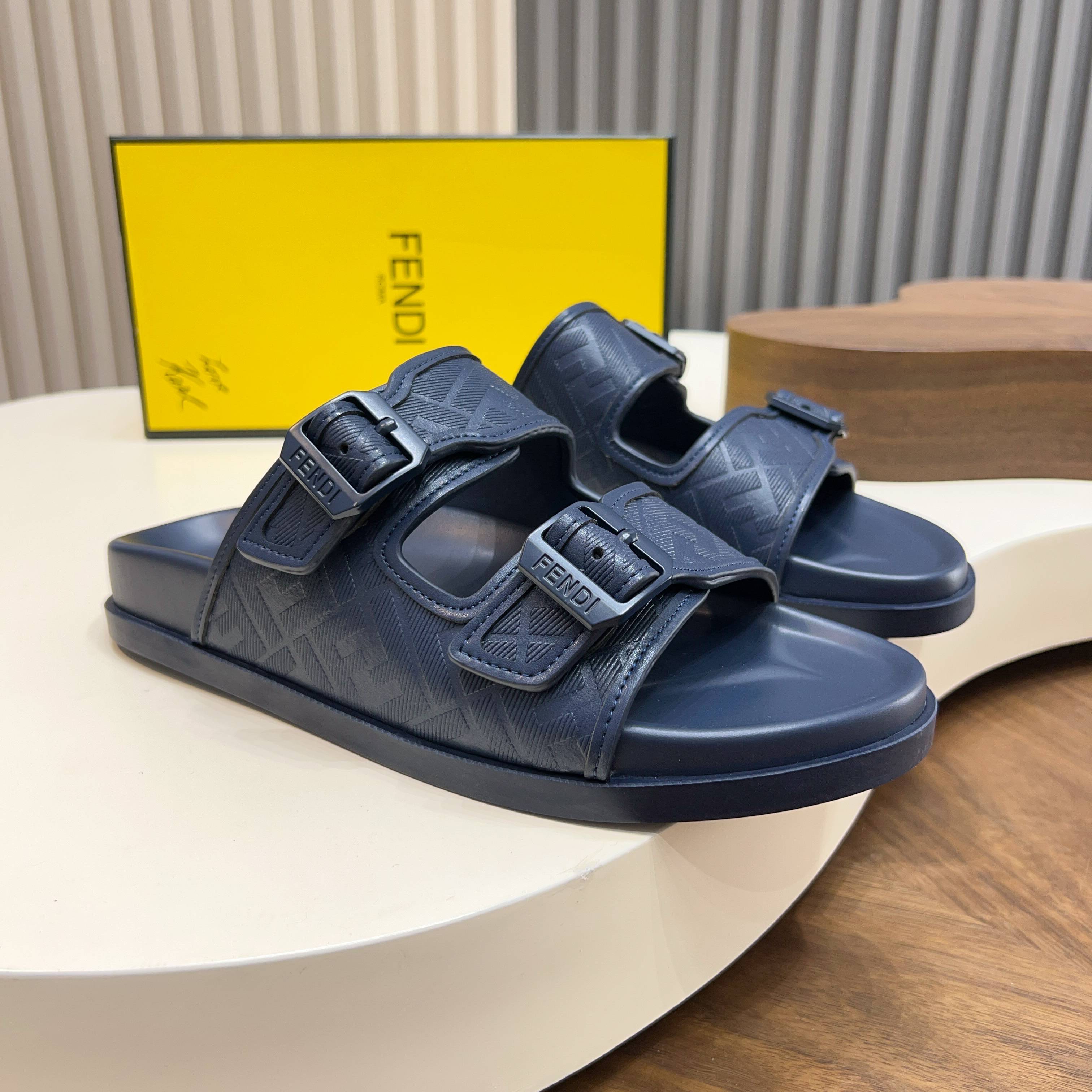 Fendi 펜디 시그니처 엠보싱 레더 샌들 슬리퍼 신발