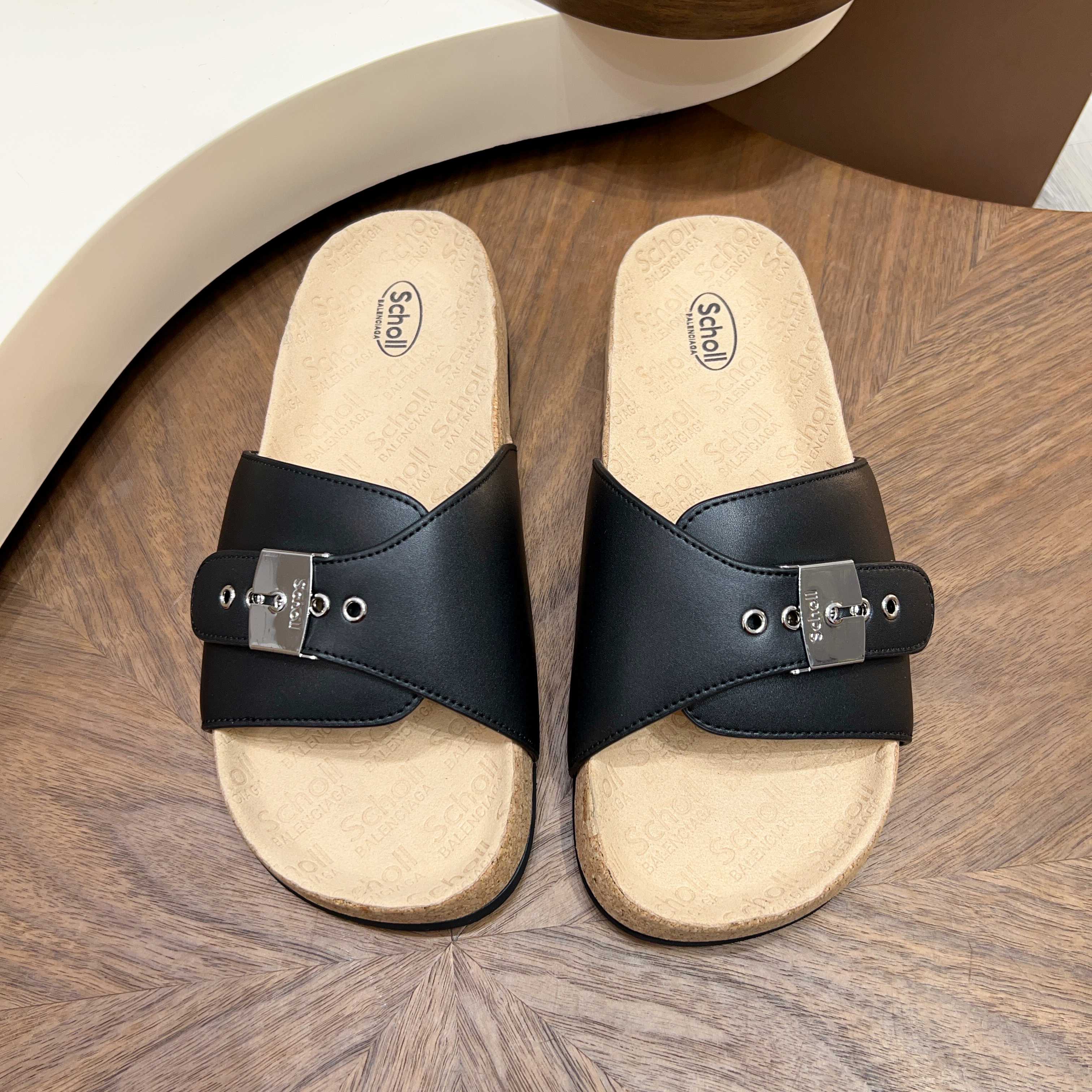 발렌시아가(Balenciaga) 버클 코르크 샌들 슬리퍼 신발