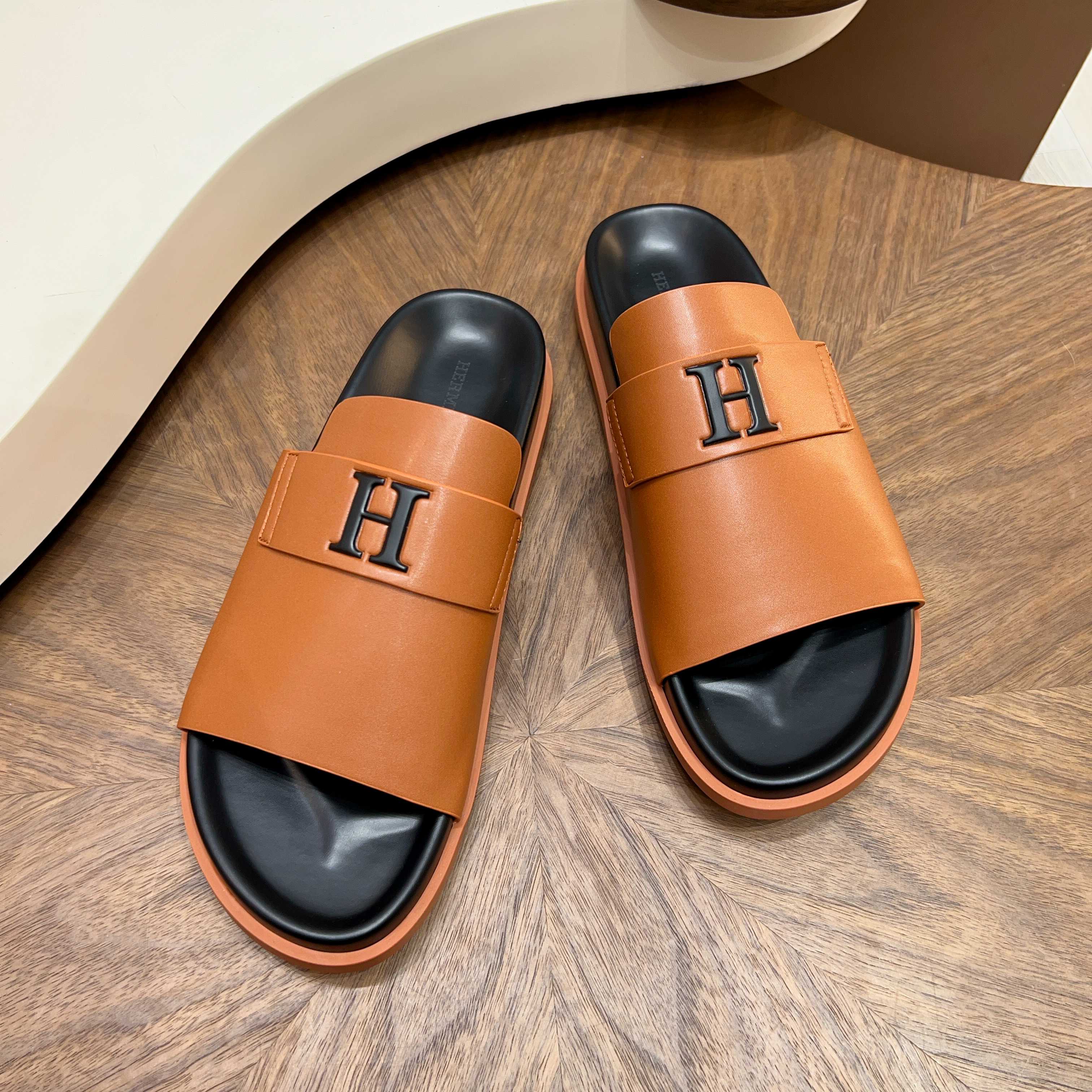 에르메스(Hermes) 메탈 장식 샌들 슬리퍼 신발