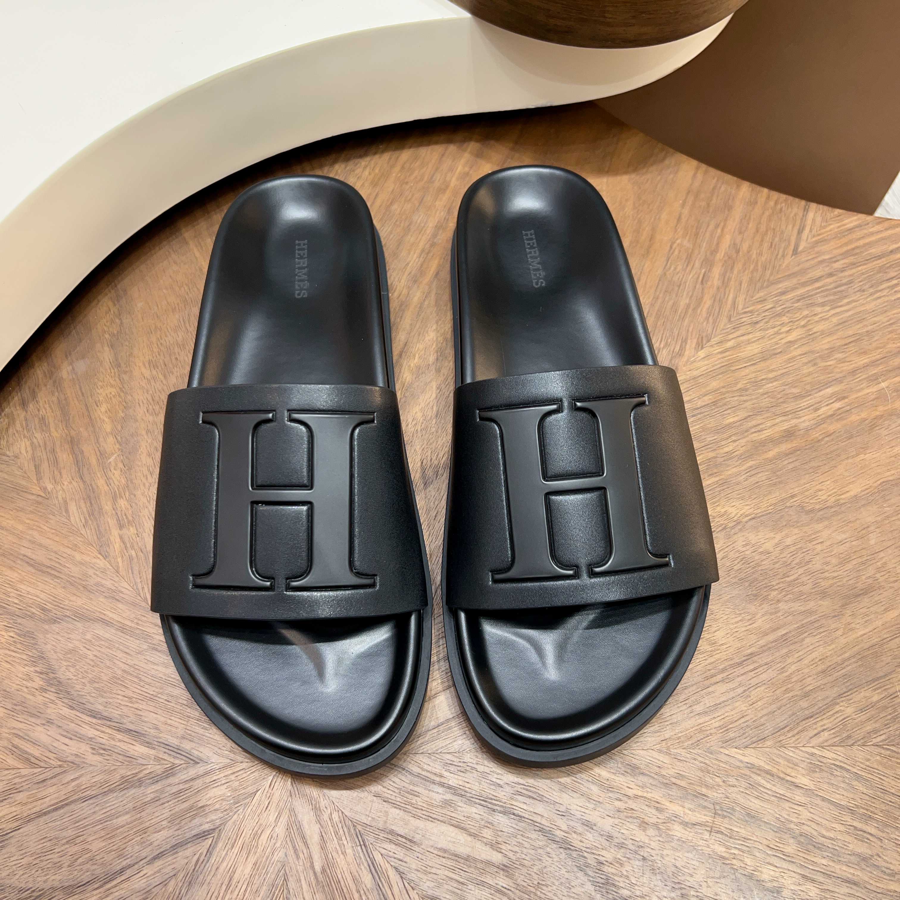 에르메스(Hermes) 메탈 장식 샌들 슬리퍼 신발