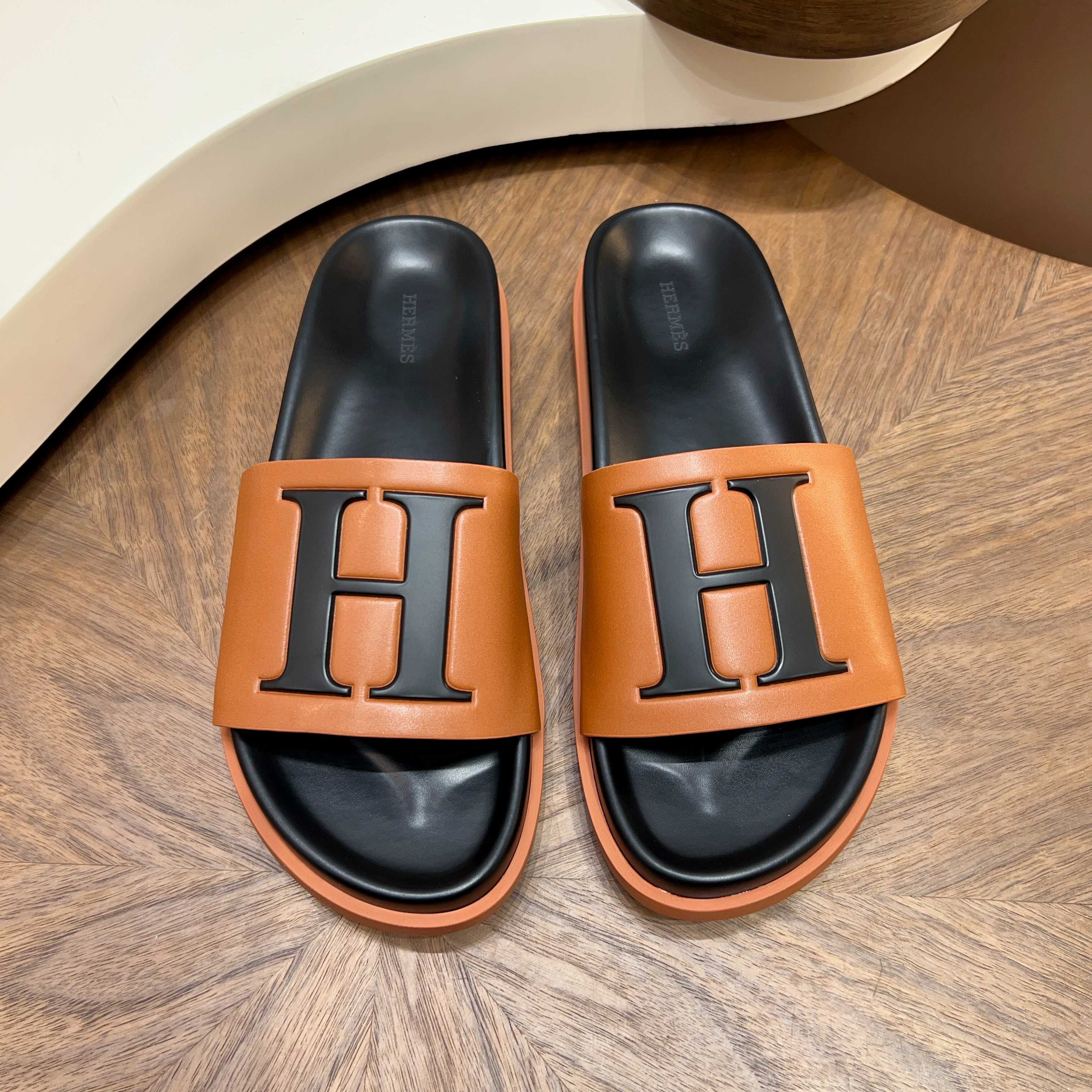 에르메스(Hermes) 메탈 장식 샌들 슬리퍼 신발