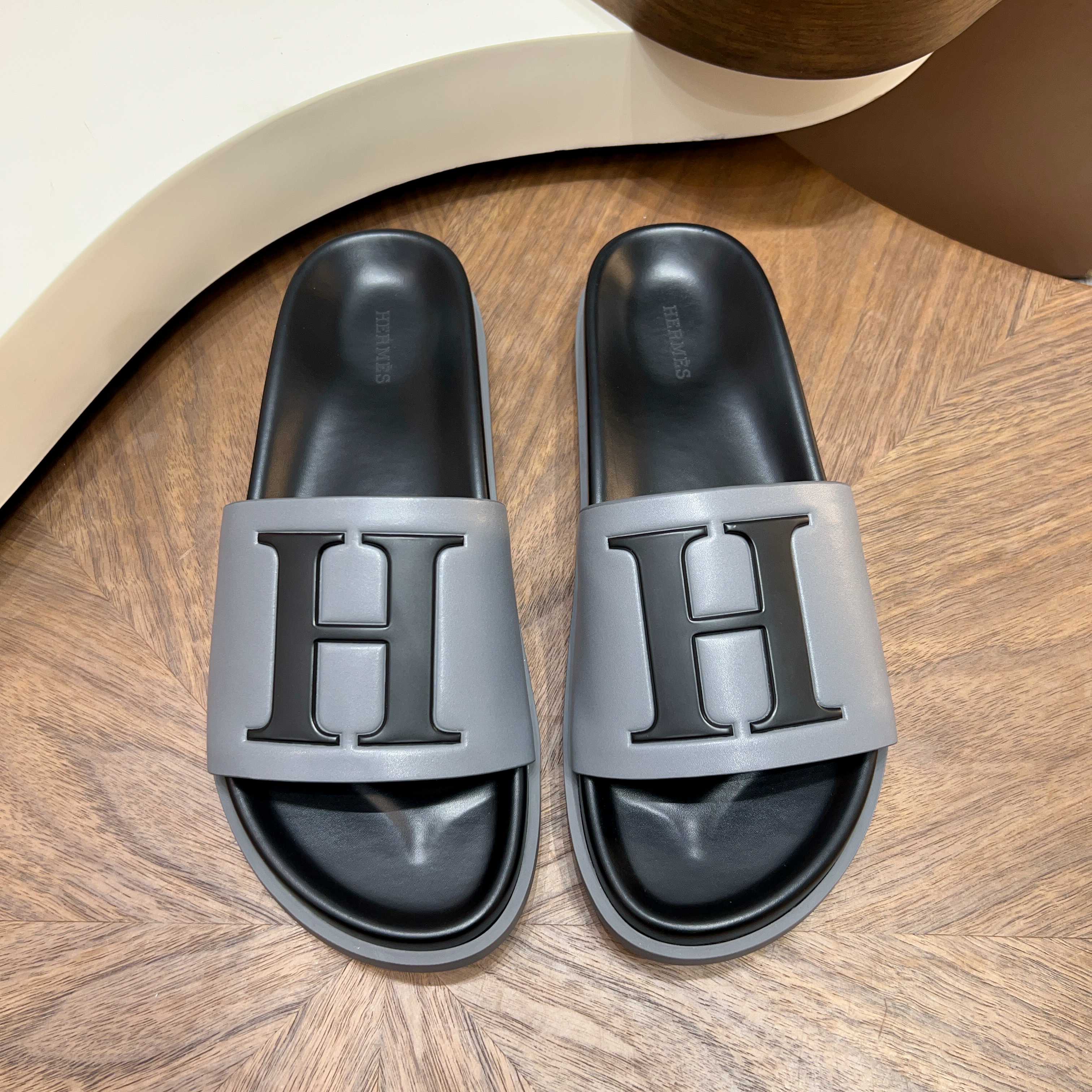 에르메스(Hermes) 메탈 장식 샌들 슬리퍼 신발