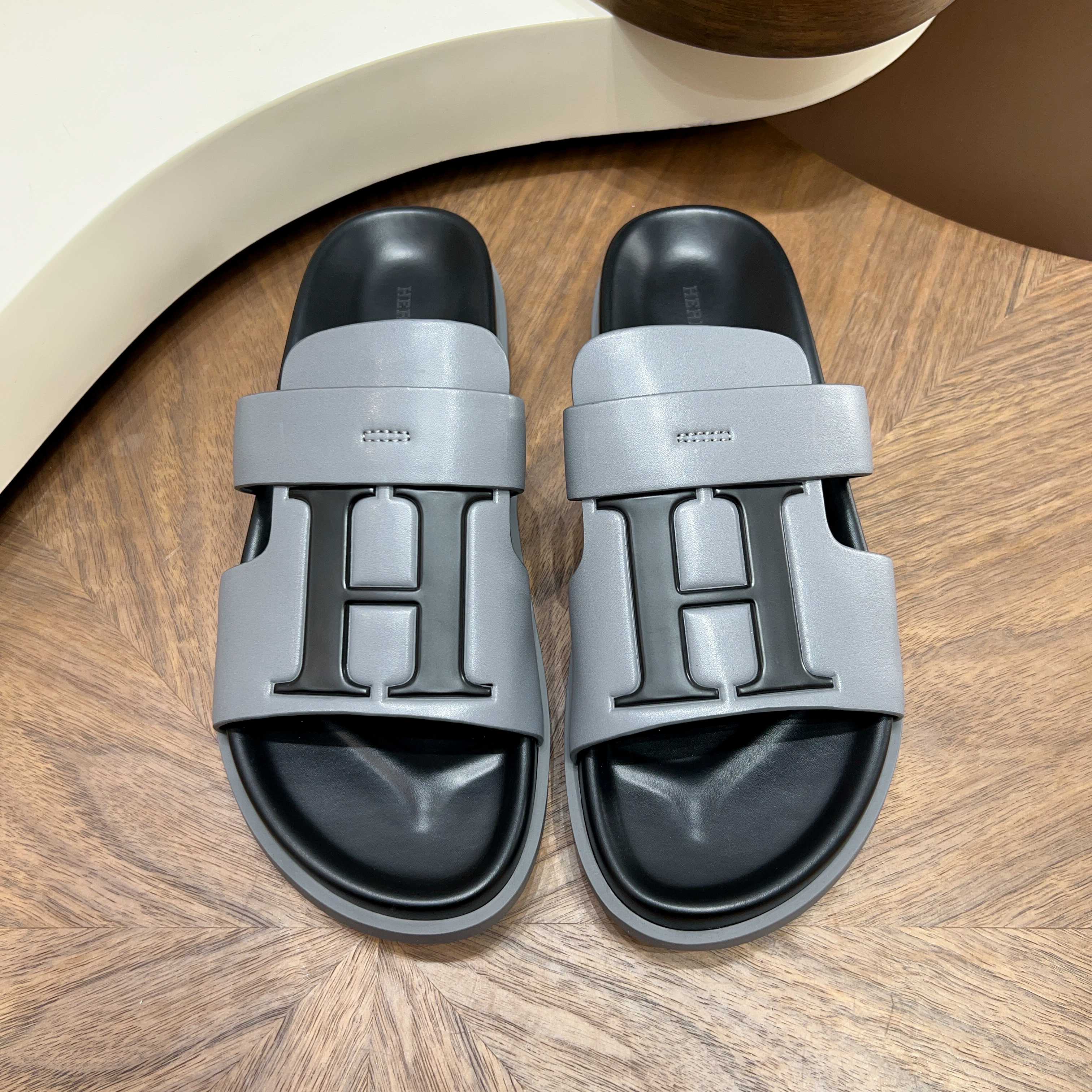 에르메스(Hermes) 메탈 장식 샌들 슬리퍼 신발