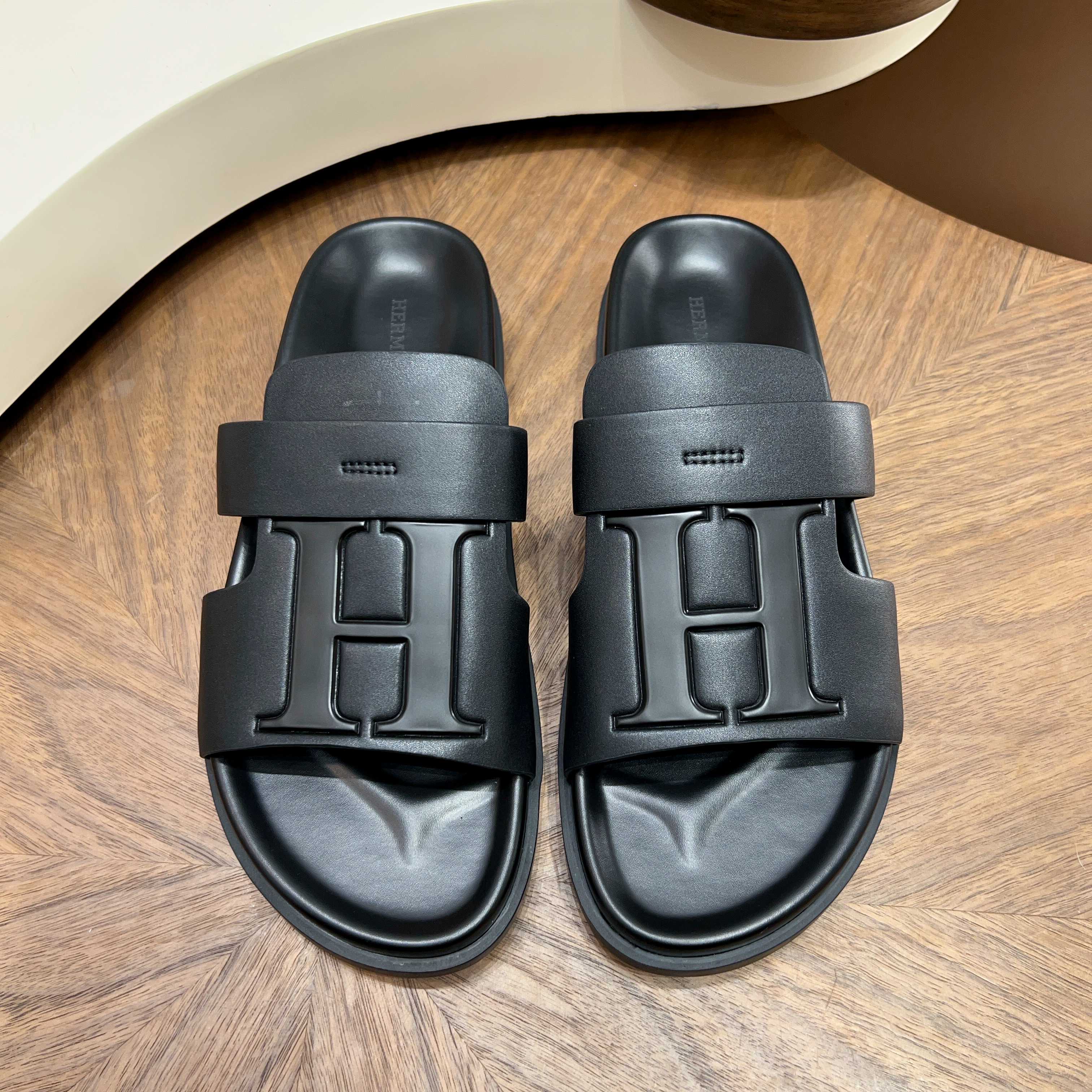 에르메스(Hermes) 메탈 장식 샌들 슬리퍼 신발