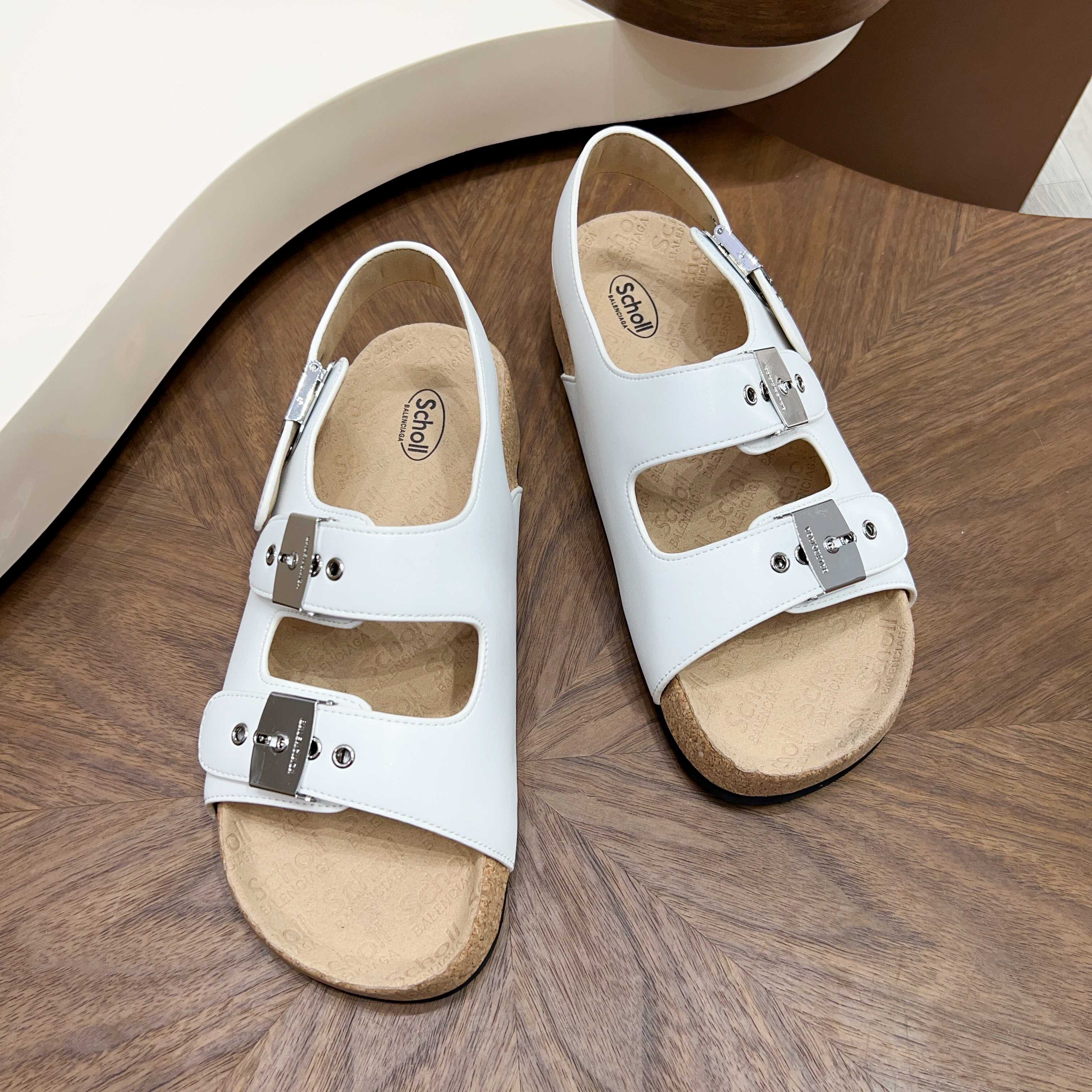 발렌시아가(Balenciaga) 버클 코르크 샌들 슬리퍼 신발