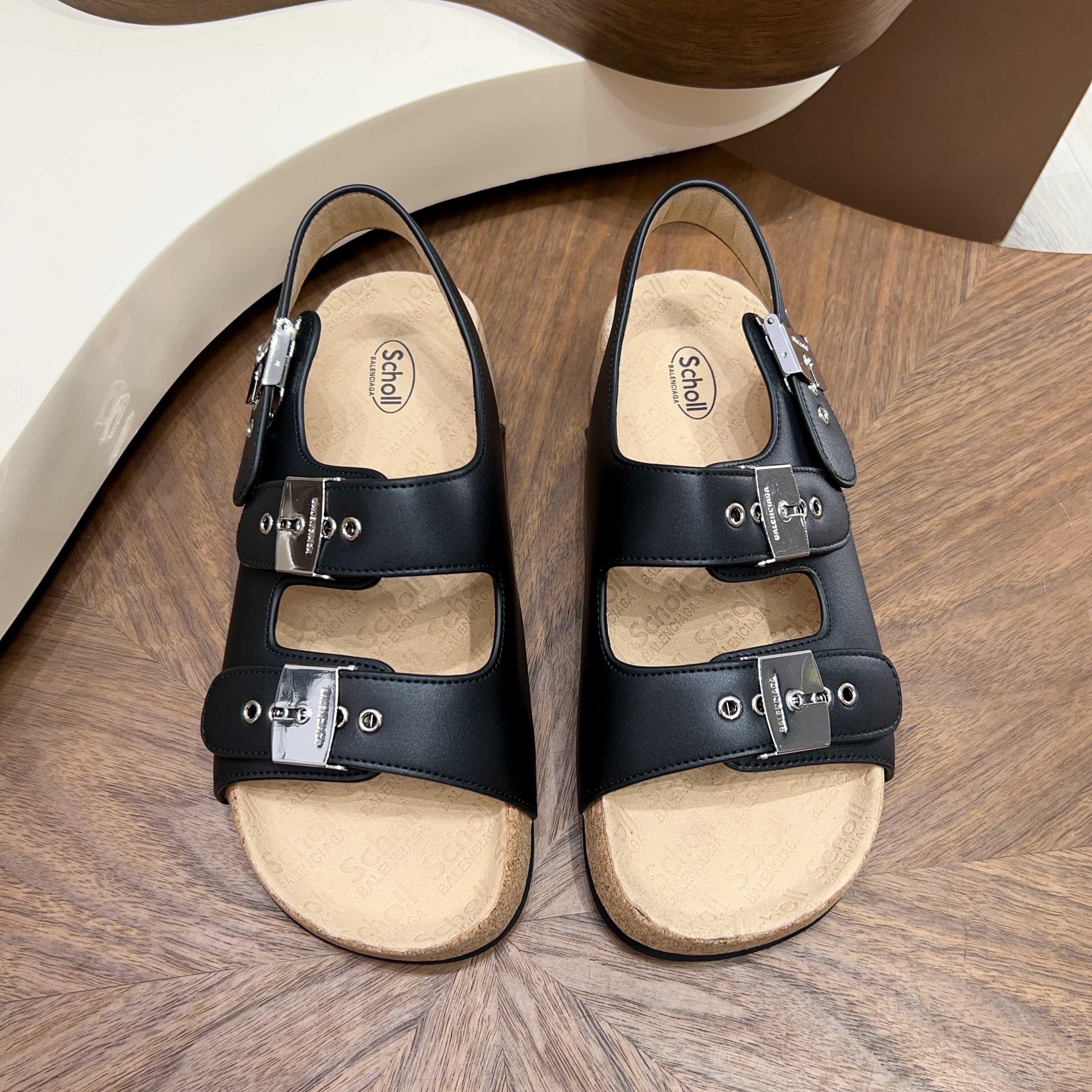 발렌시아가(Balenciaga) 버클 코르크 샌들 슬리퍼 신발