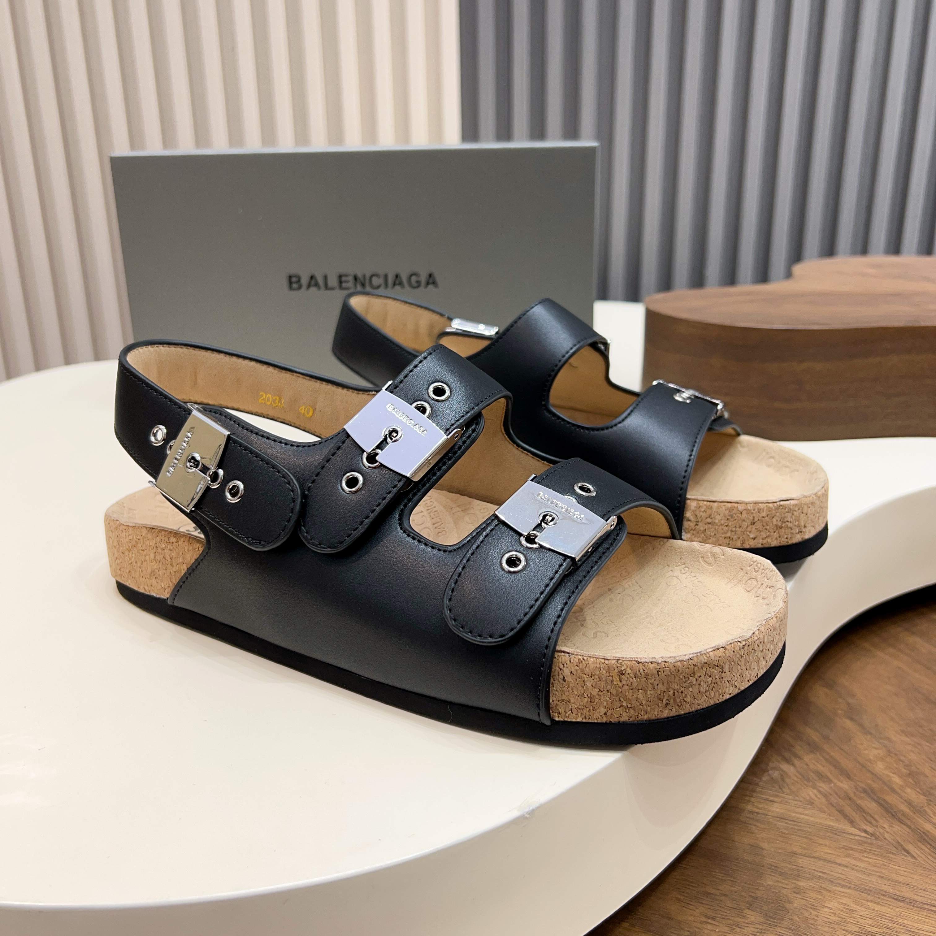발렌시아가(Balenciaga) 버클 코르크 샌들 슬리퍼 신발