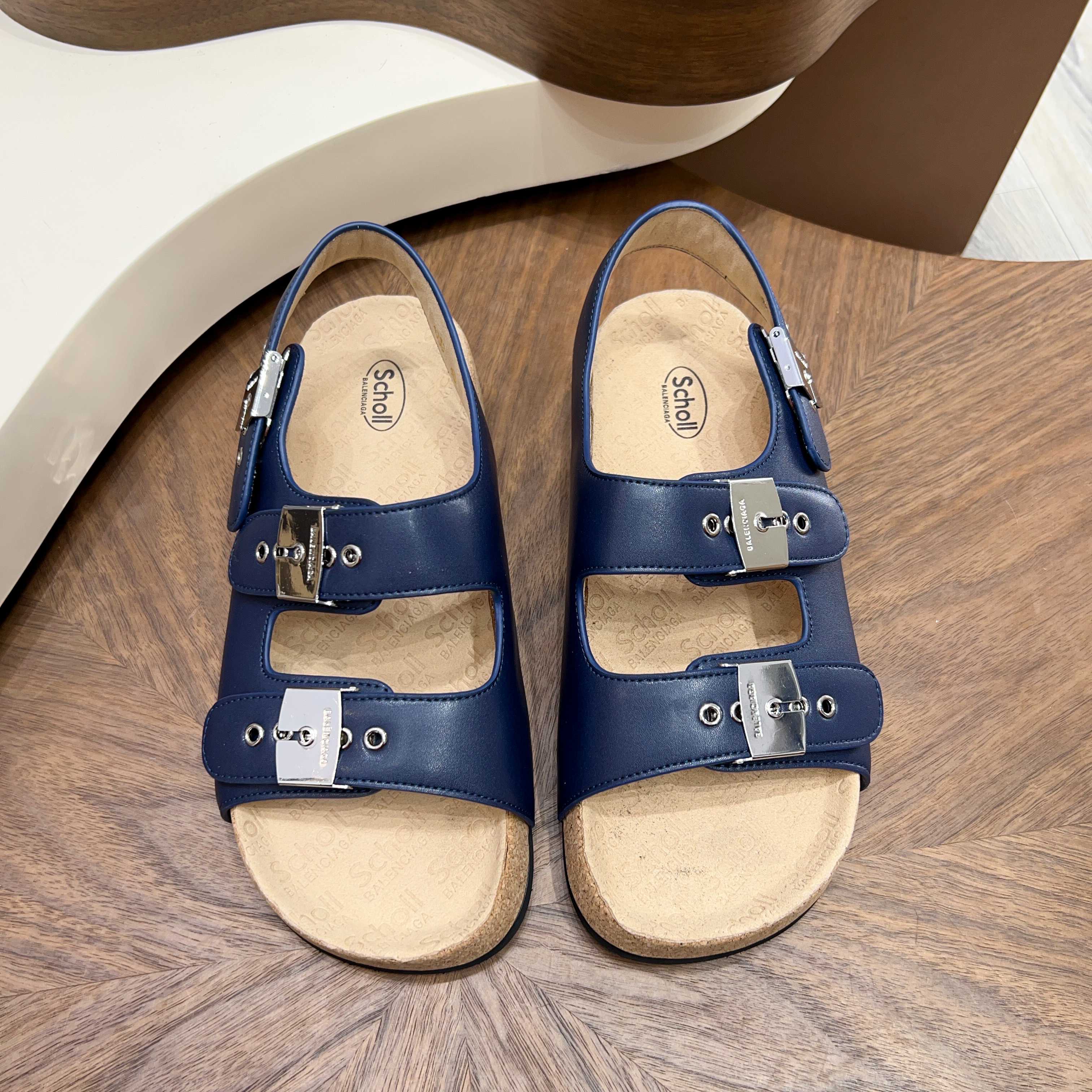 발렌시아가(Balenciaga) 버클 코르크 샌들 슬리퍼 신발