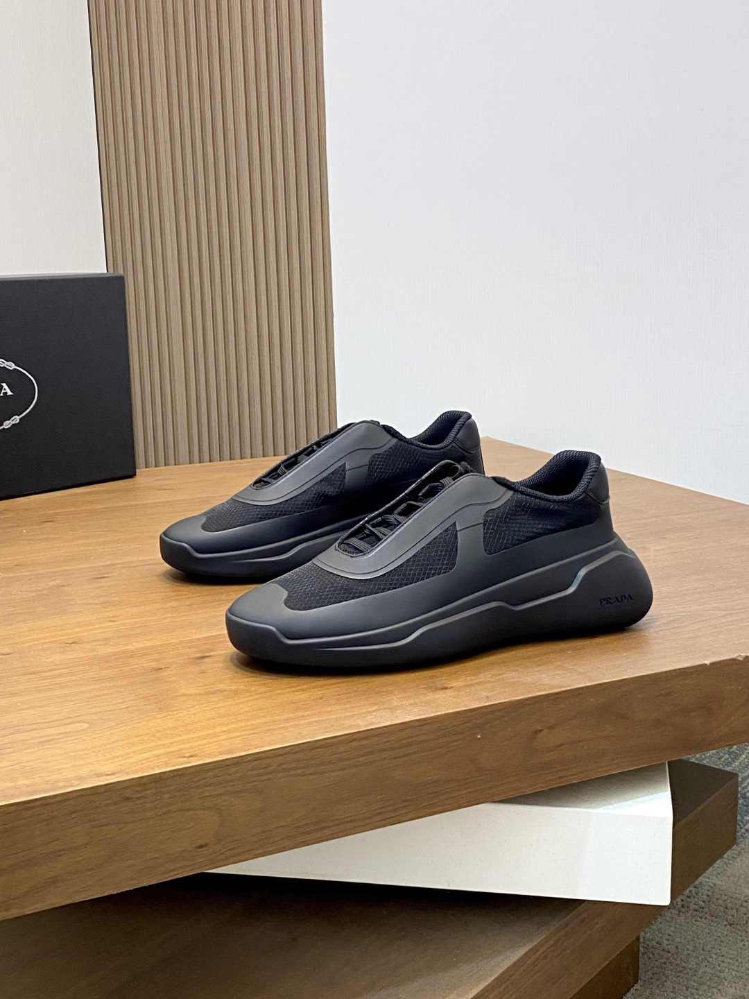 프라다(Prada) 리나일론 & 바이크 테크니컬 스니커즈 신발
