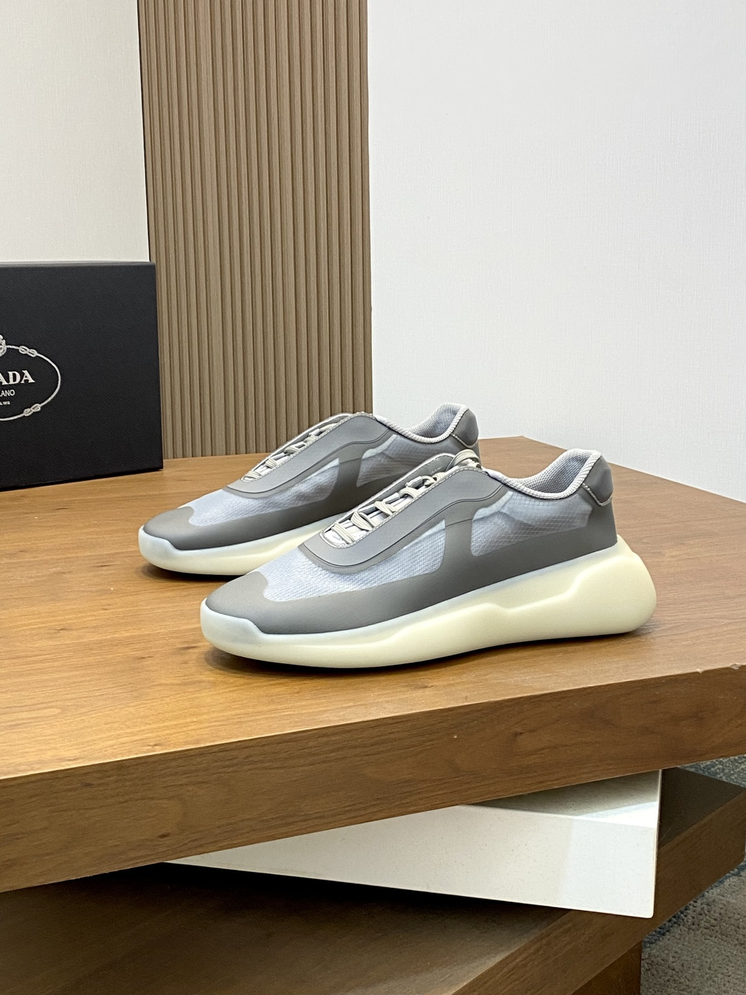 프라다(Prada) 리나일론 & 바이크 테크니컬 스니커즈 신발