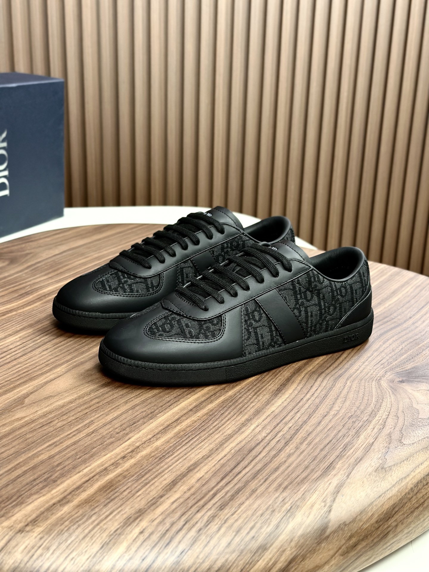 디올(Dior) D-스케치 테크니컬 메쉬 퓨처리즘 스니커즈 신발