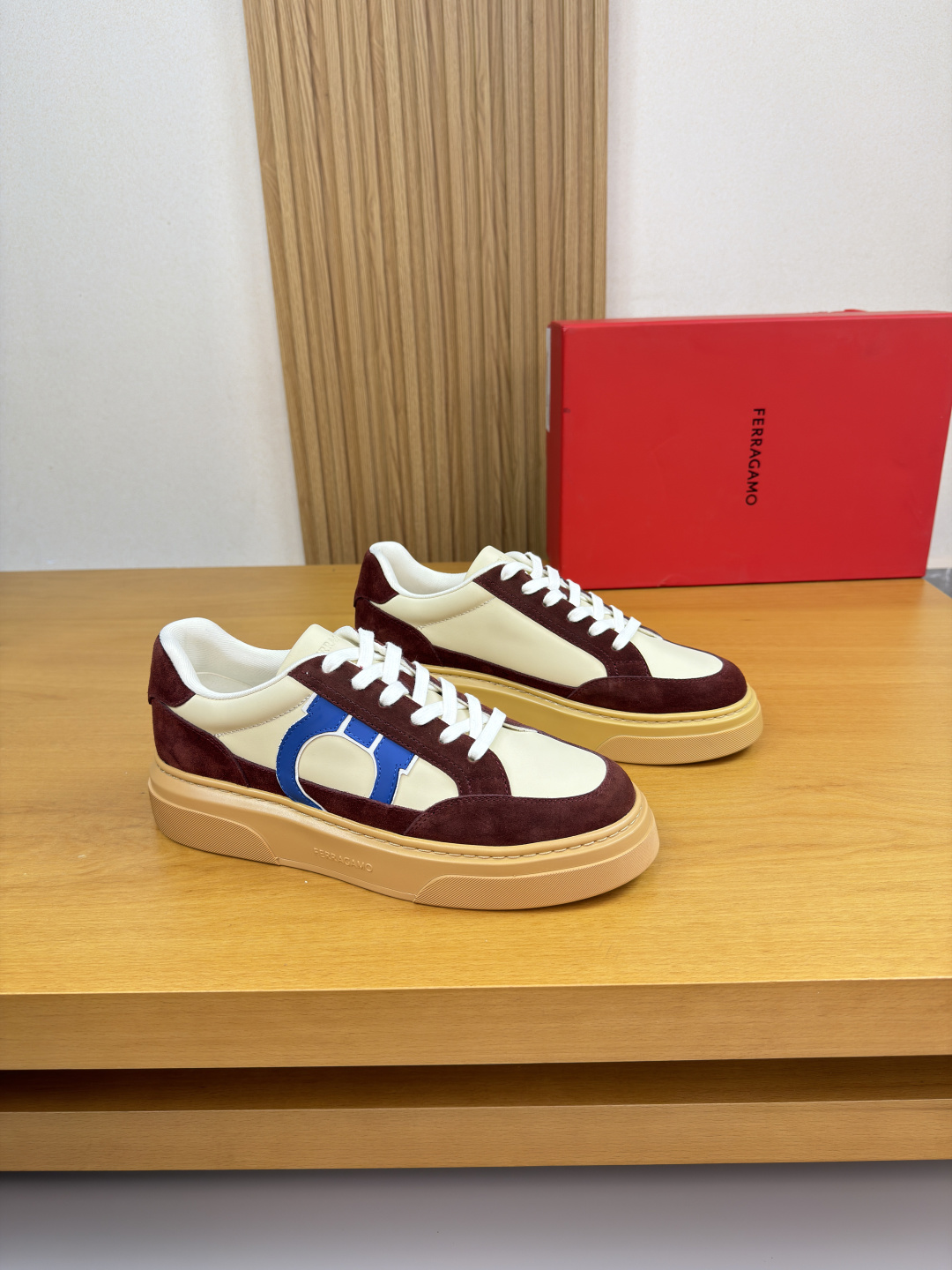 페라가모(Ferragamo) 나파 카프스킨 프리미엄 스니커즈 신발