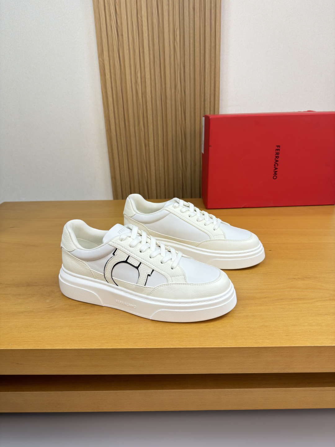 페라가모(Ferragamo) 나파 & 리치 프리미엄 스니커즈 신발