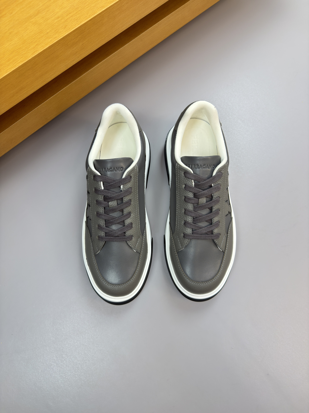 페라가모(Ferragamo) 나파 & 리치 프리미엄 스니커즈 신발