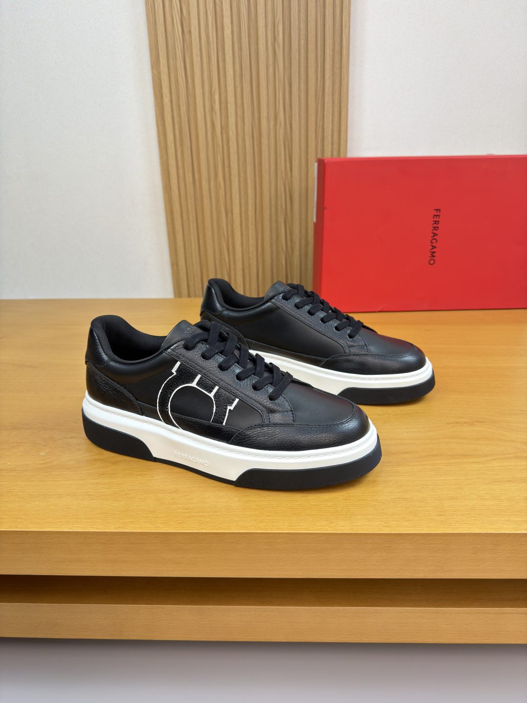 페라가모(Ferragamo) 나파 & 리치 프리미엄 스니커즈 신발