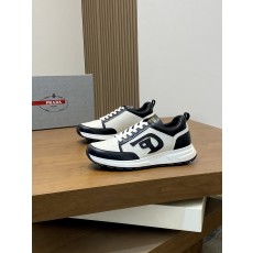 프라다(Prada) 밀라노 로고 지오메트릭 스티치 스니커즈 신발