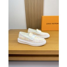 루이비통(LV) 나파 레더 & 모노그램 마크 스티치 스니커즈 신발