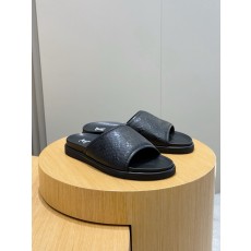 루이비통(LV) 오아시스(OASIS) 모노그램 스웨이드 뮬 슬리퍼 샌들 신발