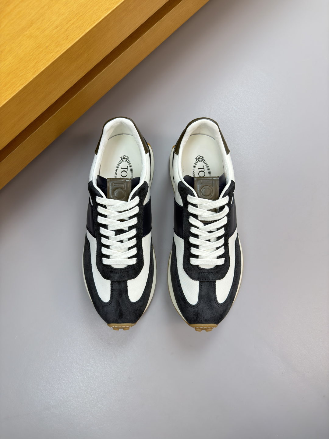 토즈(Tod's) 나파 & 스웨이드 하이테크 스니커즈 신발