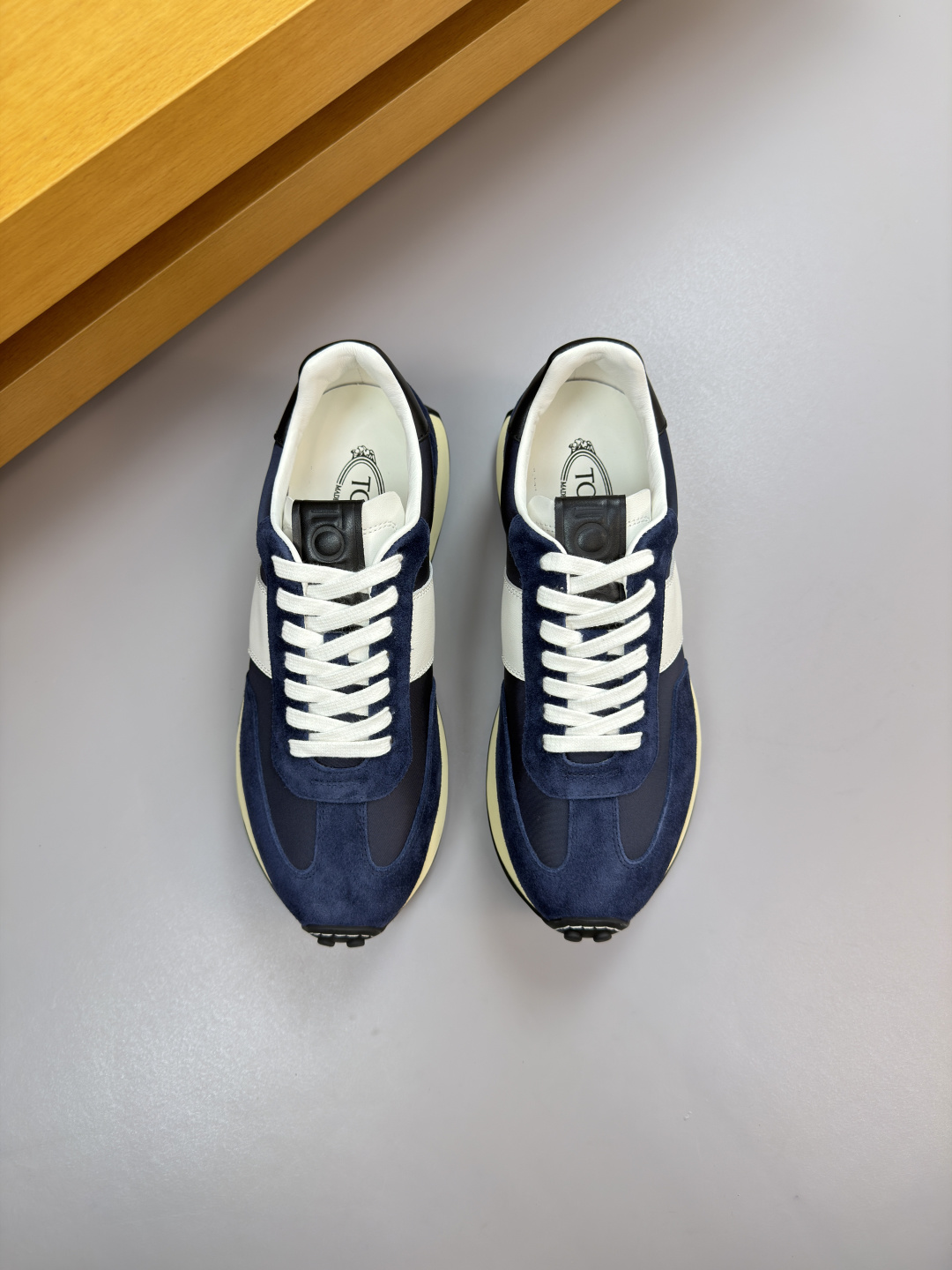 토즈(Tod's) 나파 & 스웨이드 하이테크 스니커즈 신발